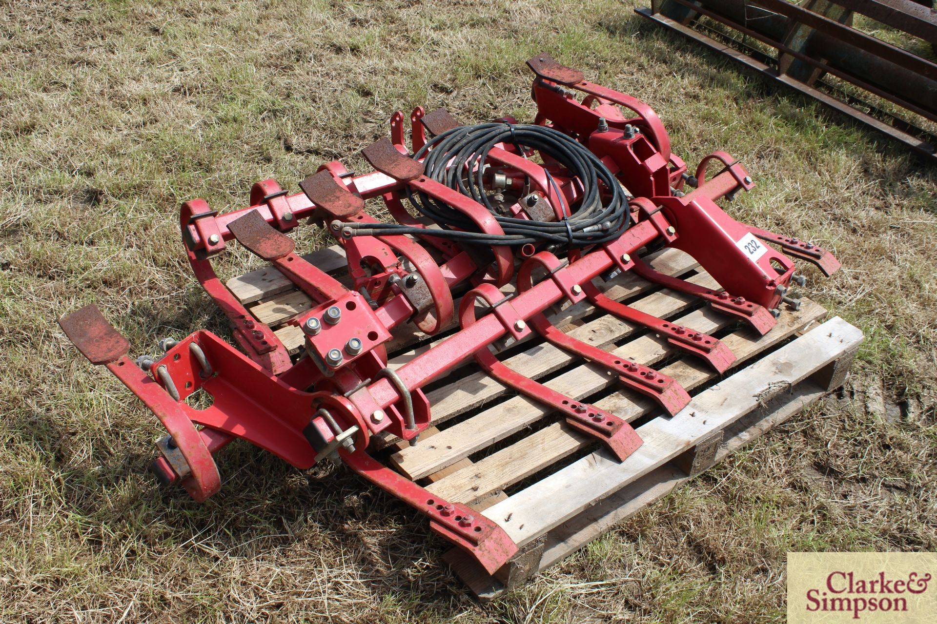 Kverneland hydraulic levelling bar to fit 4m drill. M - Image 2 of 4