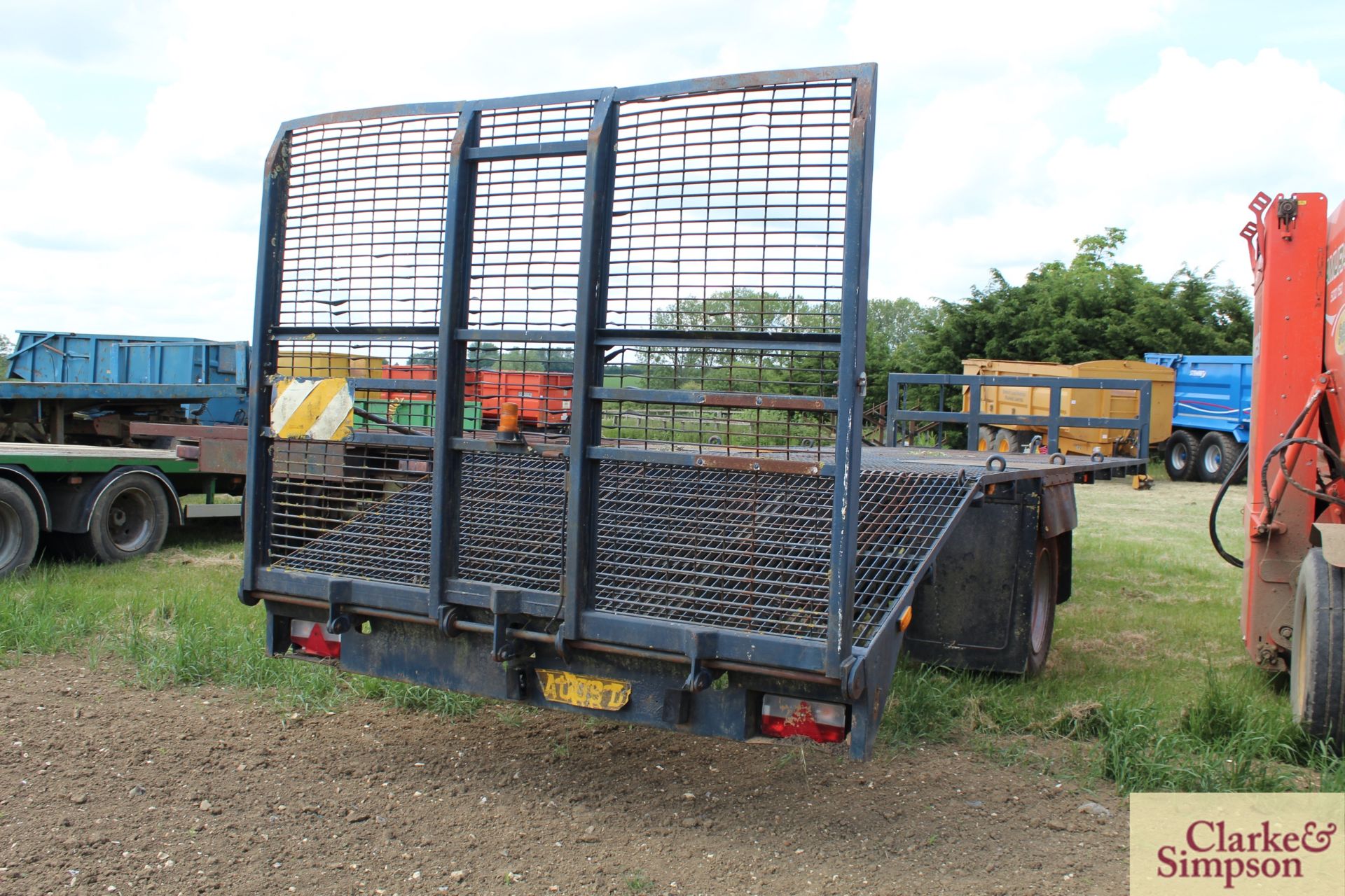 27ft single axle beaver tail trailer. Ex-lorry conversion. With full width mesh ramp and air brakes. - Image 4 of 12