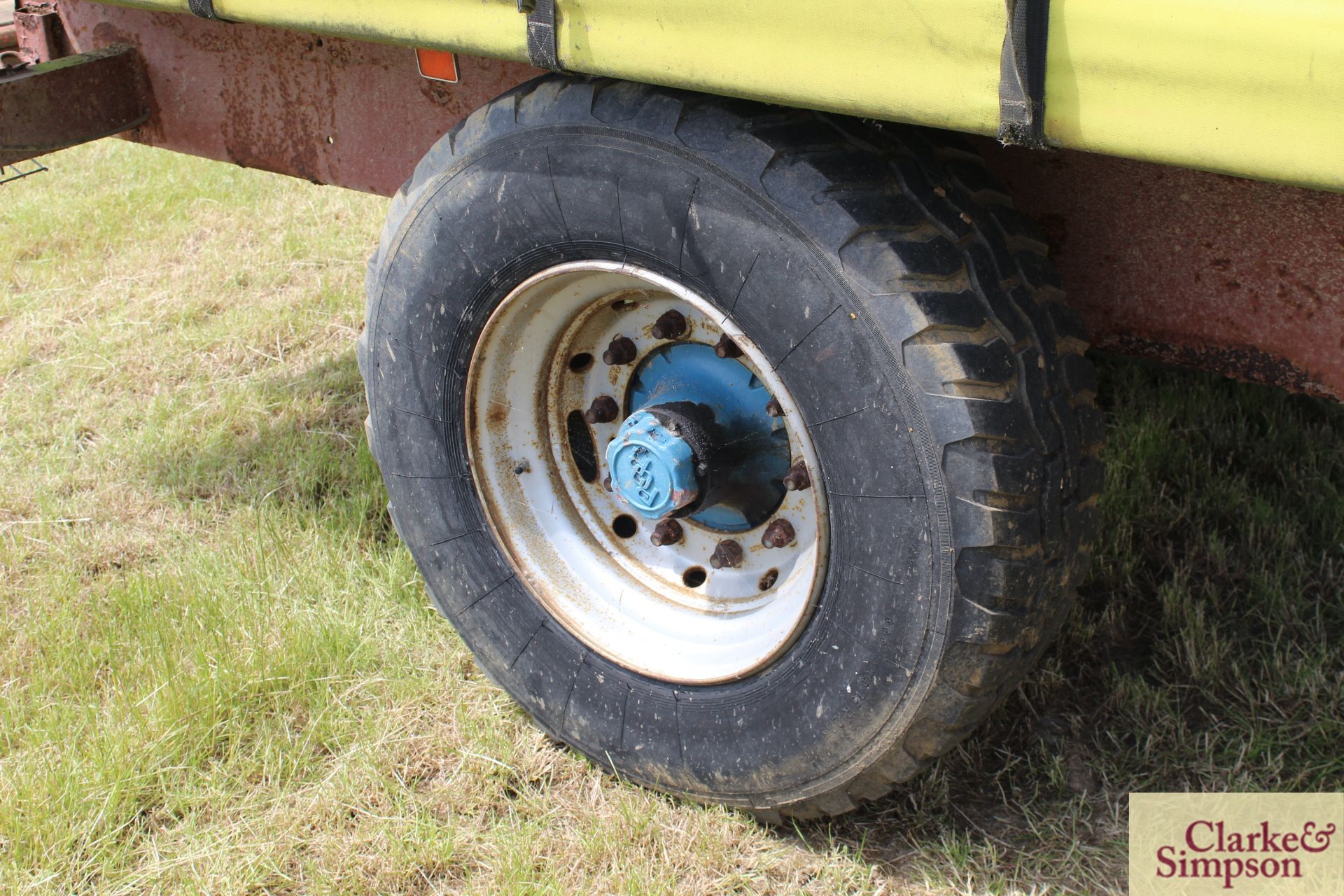 20ft curtain side single axle trailer. With super single wheels and tyres with barn doors. LH - Image 10 of 13