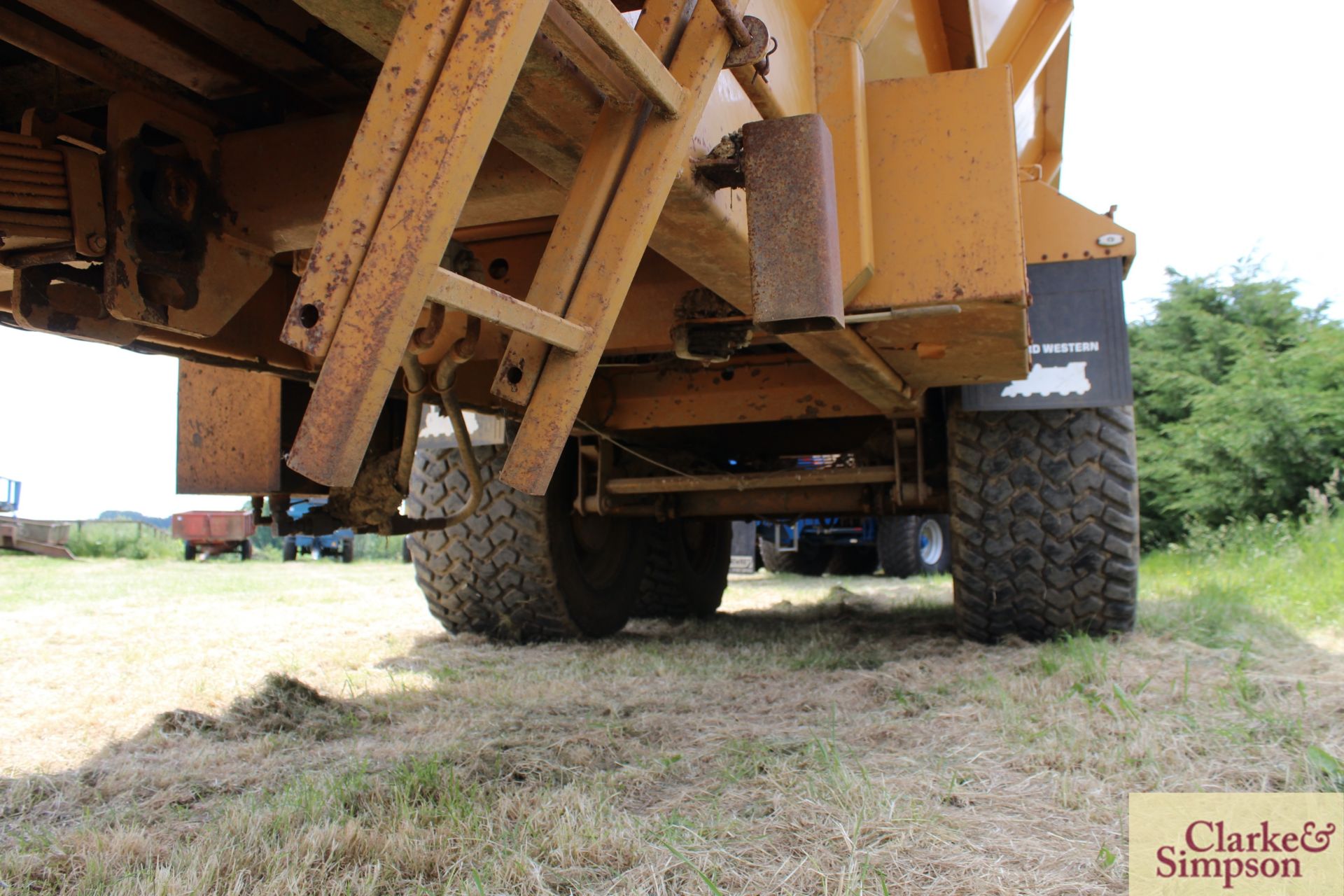 Richard Western BC17 18T twin axle sugar beet chaser. Serial number 15032. With rear unloading - Image 28 of 35