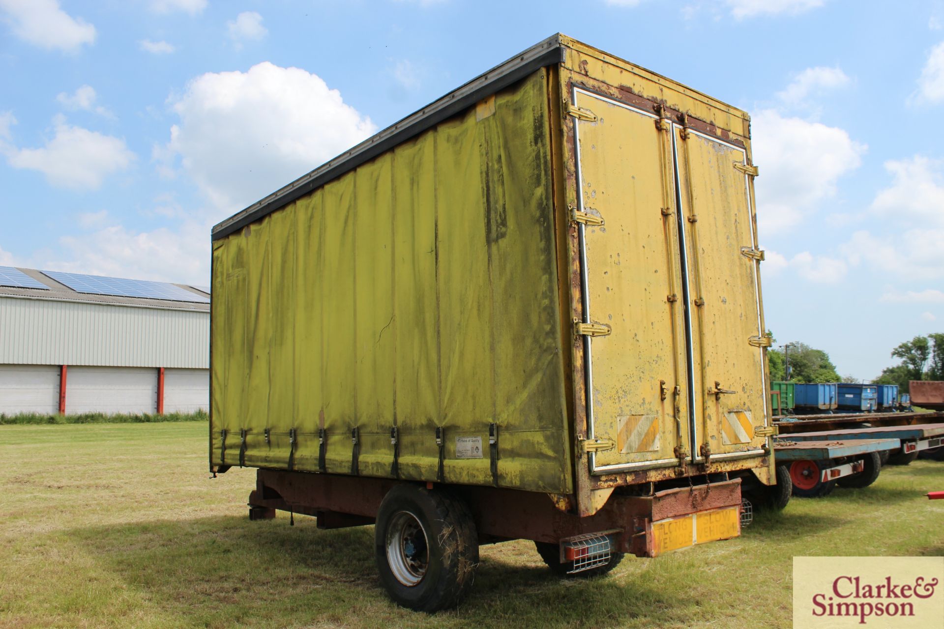 20ft curtain side single axle trailer. With super single wheels and tyres with barn doors. LH - Image 3 of 13