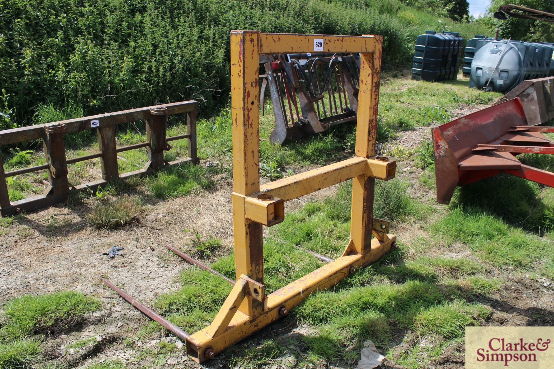 Farm made big bale spike. Matbro cone and pin brackets. LV