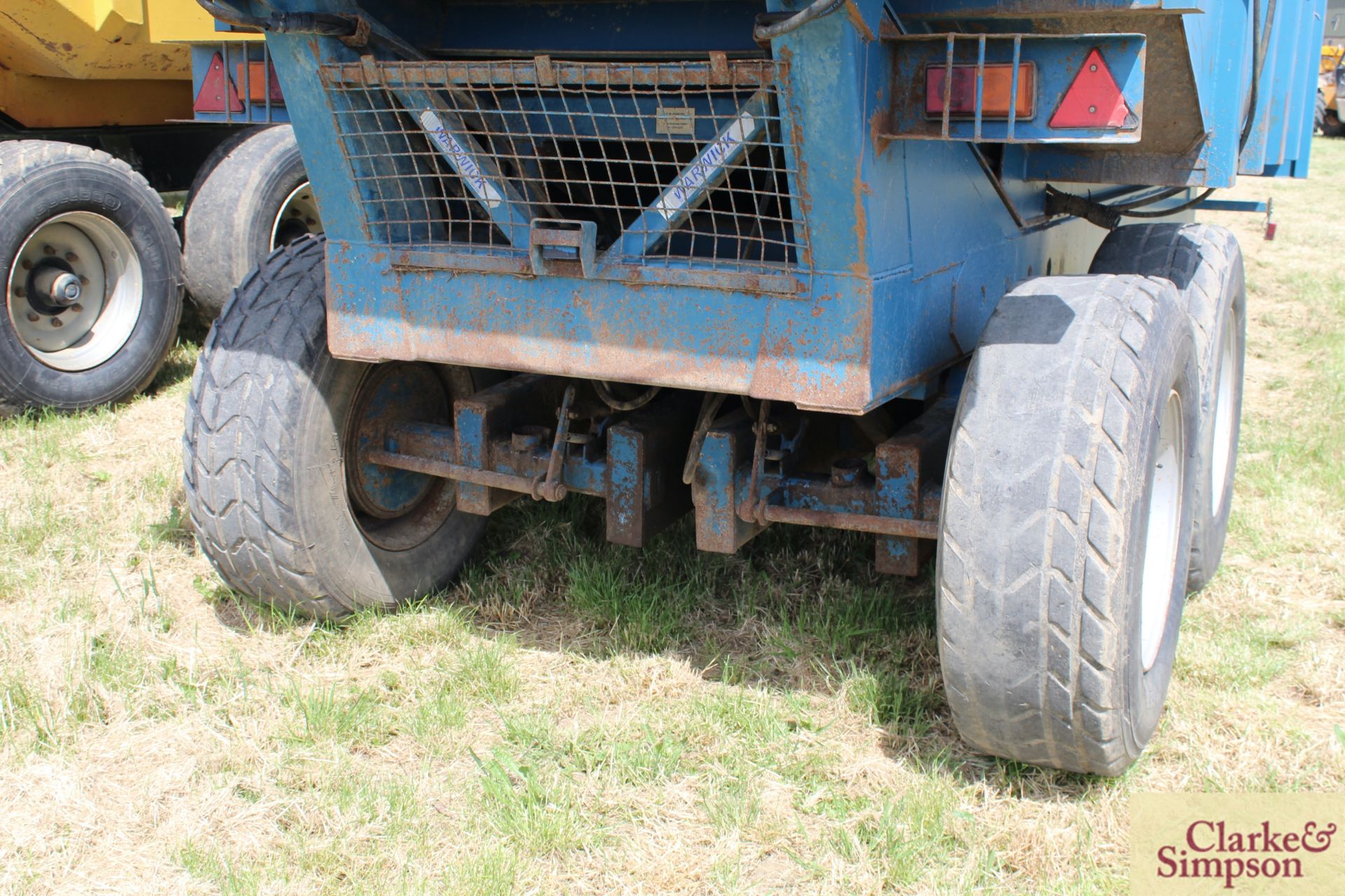 Warwick 14T twin axle dump trailer. 2004. Serial number 1404449. With sprung draw bar, hydraulic - Image 14 of 27