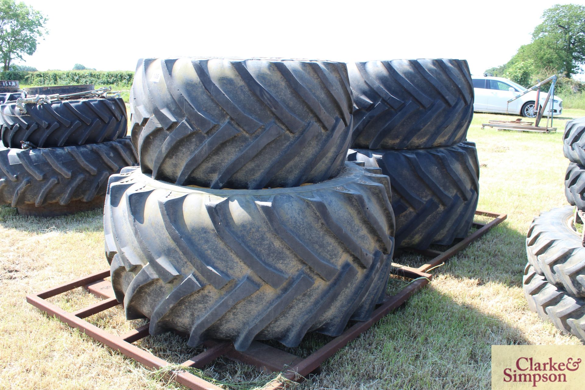 Set of wheels and tyres to fit New Holland. Comprising 850/50-38 rears @ 70% and 750/45-30.5 - Image 2 of 6