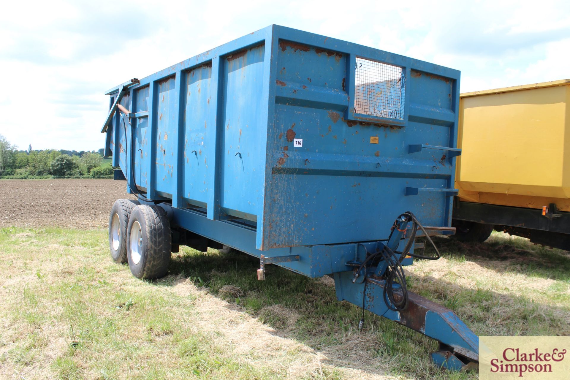 Warwick 14T twin axle dump trailer. 2004. Serial number 1404449. With sprung draw bar, hydraulic