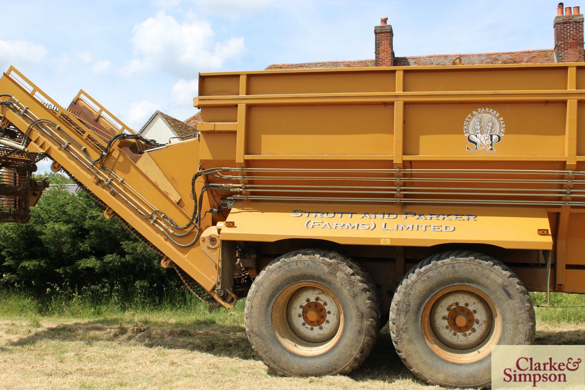 Richard Western BC17 18T twin axle sugar beet chaser. Serial number 15032. With rear unloading - Image 3 of 35