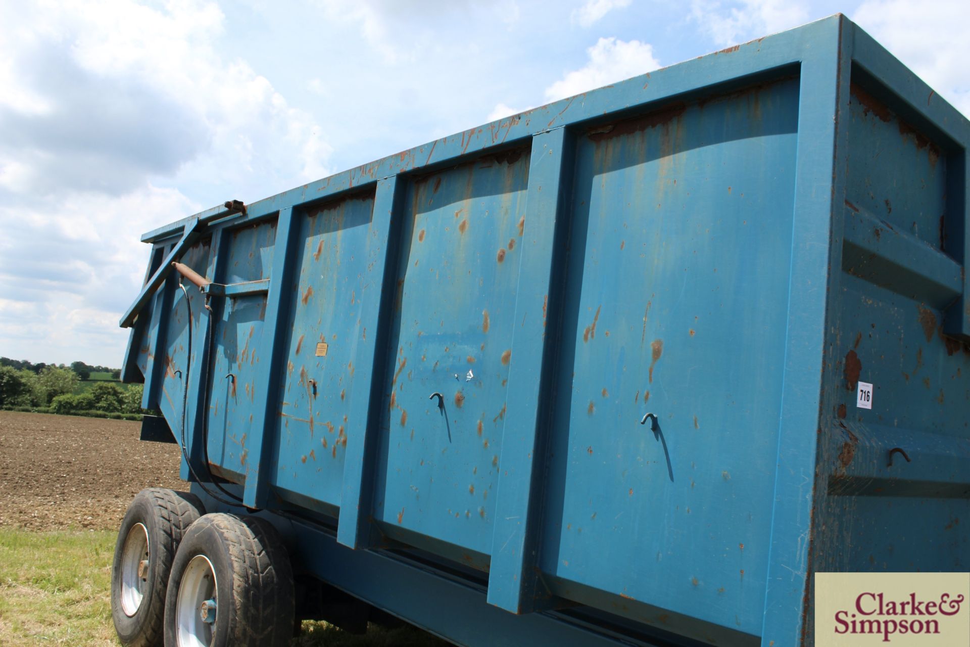 Warwick 14T twin axle dump trailer. 2004. Serial number 1404449. With sprung draw bar, hydraulic - Image 10 of 27