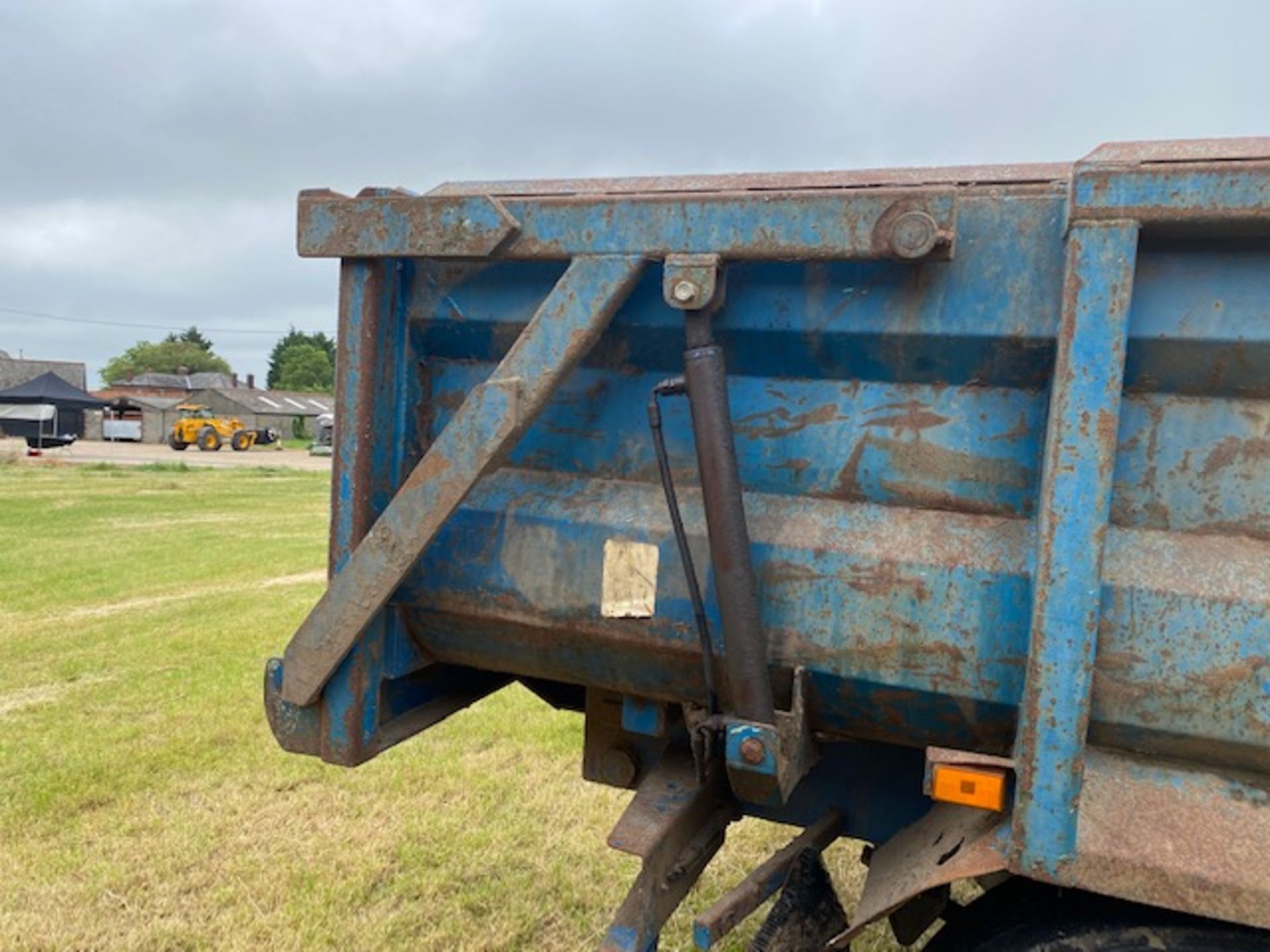 Stewart 15T low sided twin axle tipping trailer. M - Image 15 of 25