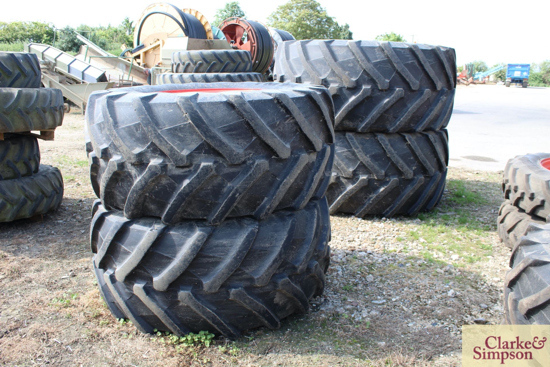 Set of flotation wheels and tyres to fit Claas. Comprising 900/60R42 rears @ 80% and 710/60R34 - Image 3 of 4