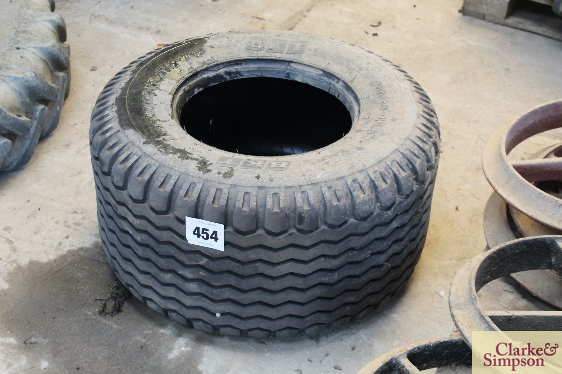 400/60-15.5 tyre. LV - Image 2 of 4