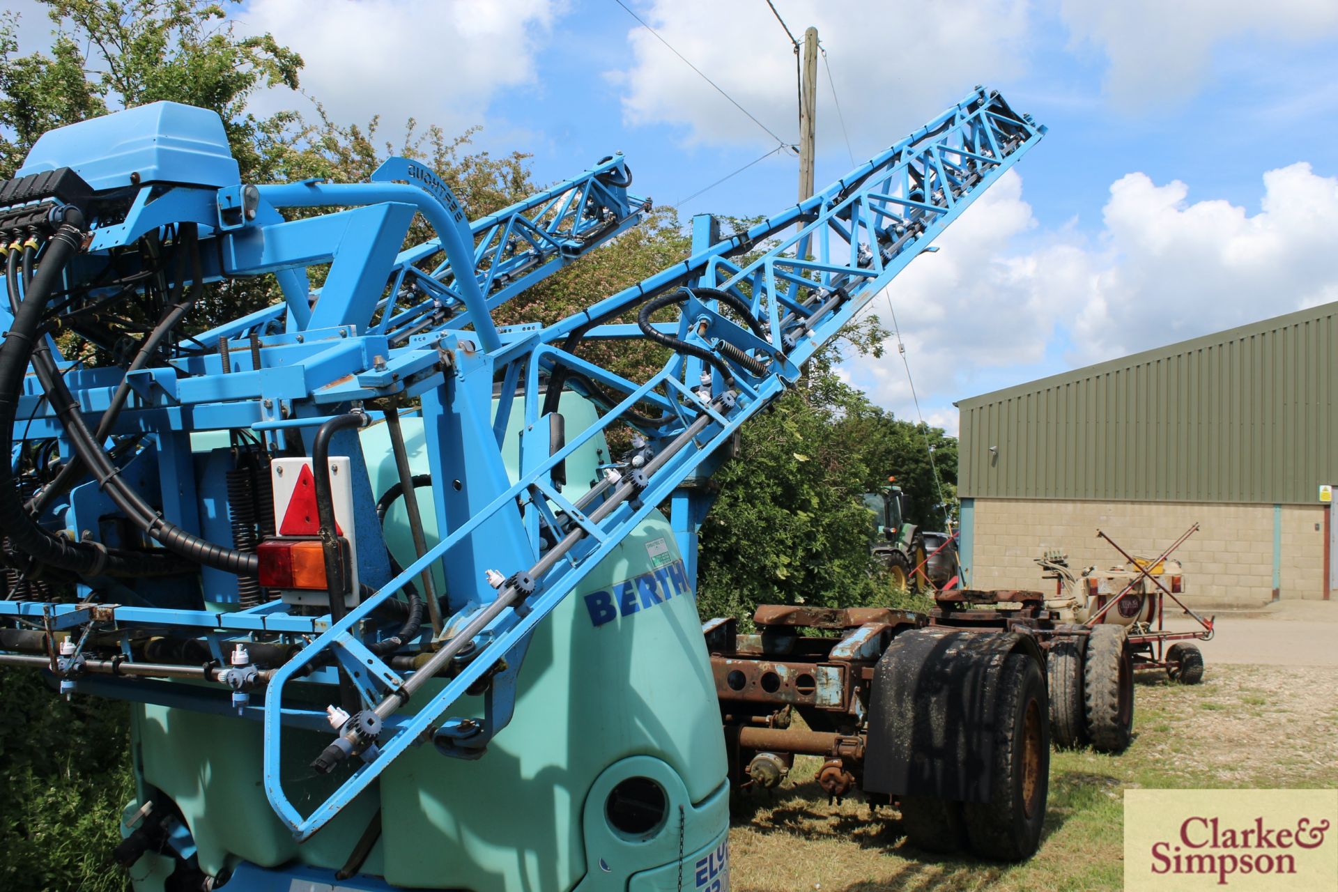 Berthoud Elyte DP-Tronic 1,200L 24m mounted sprayer. Model ELIVE12AX24. 10/2006. Serial number - Image 5 of 11