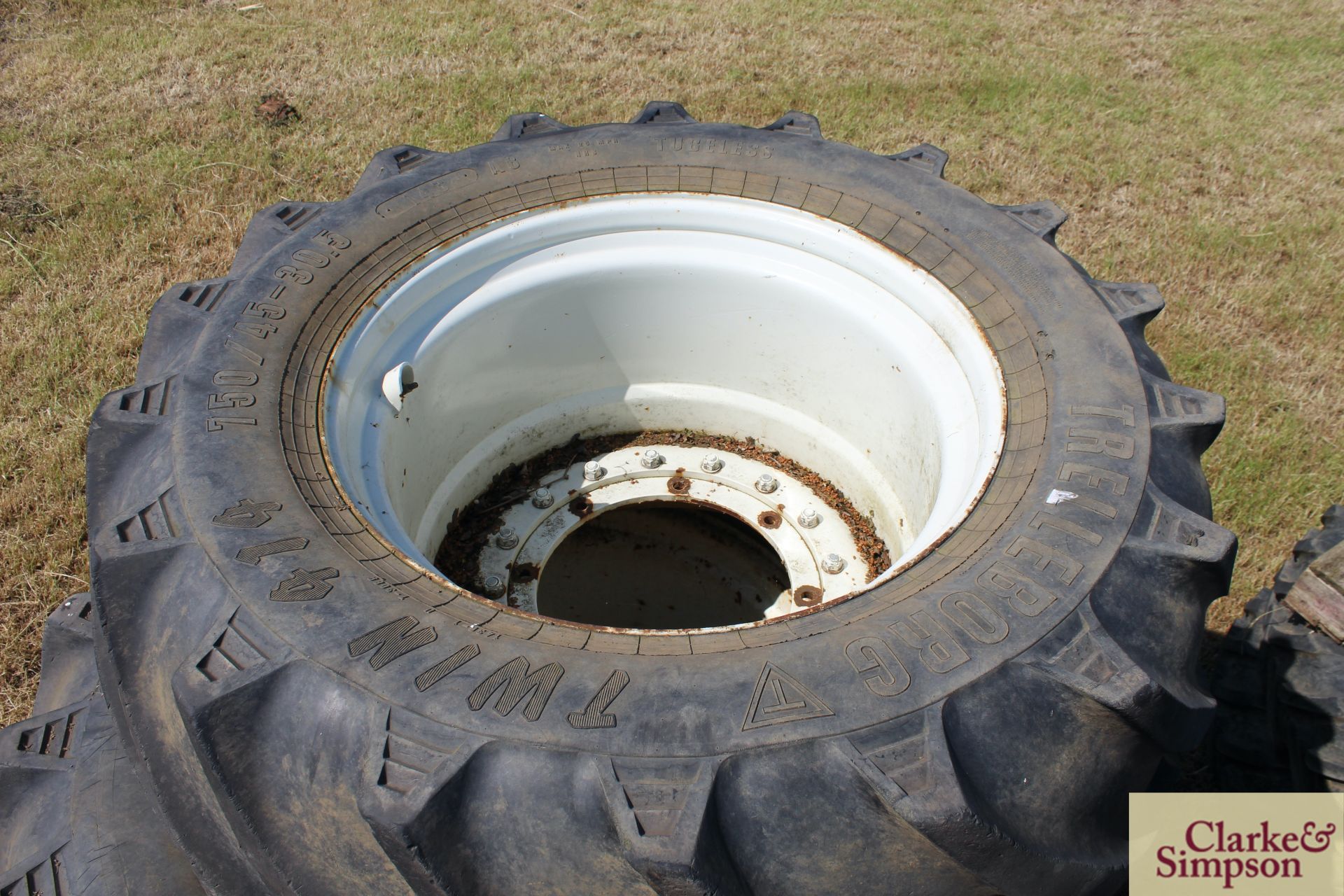 Set of wheels and tyres to fit New Holland. Comprising 850/50-38 rears @ 70% and 750/45-30.5 - Image 6 of 6