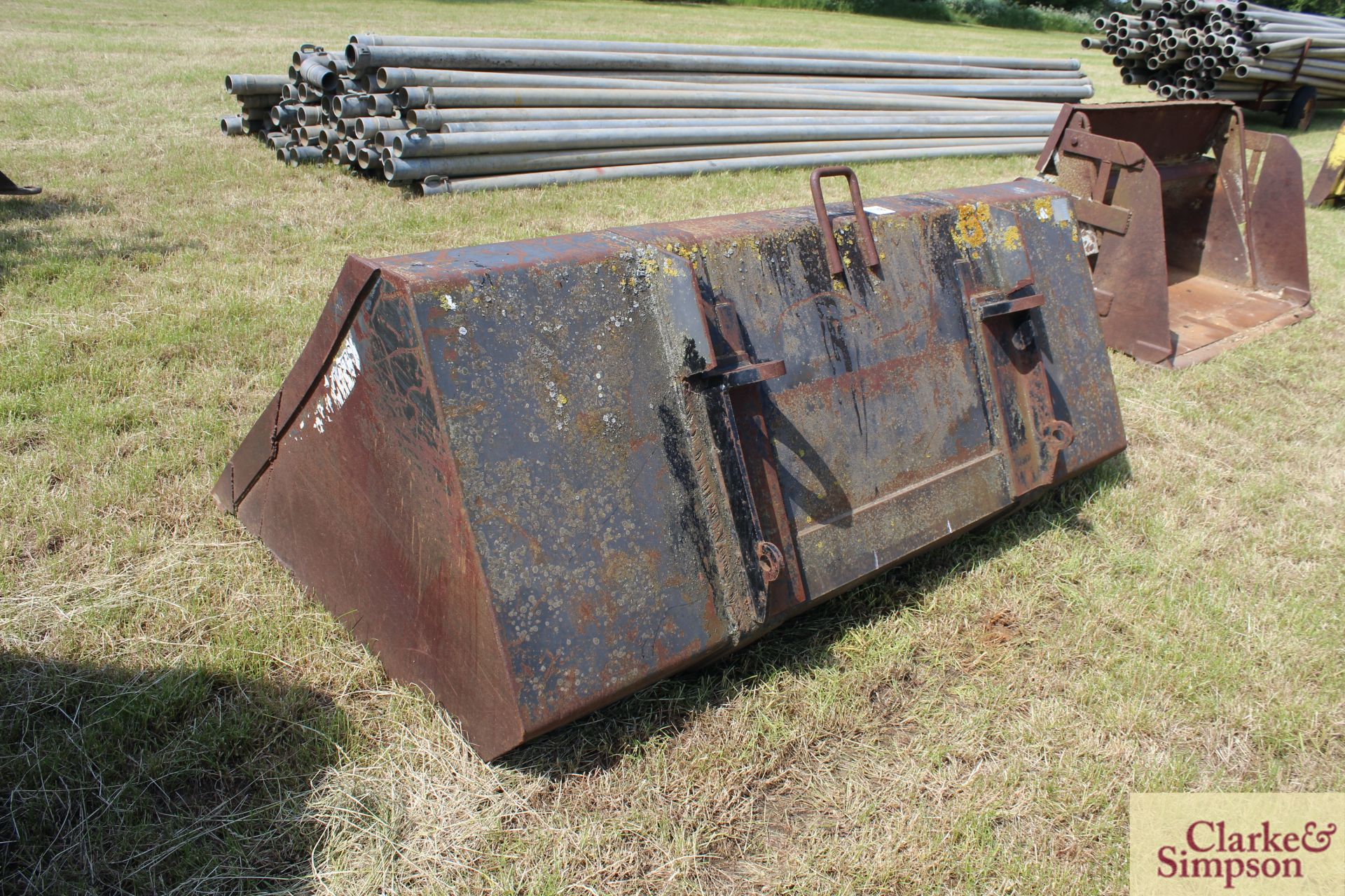 **CATALOGUE CHANGE** Cherry CBO6W grain bucket. 1999. Matbro cone and pin brackets. M - Image 4 of 8