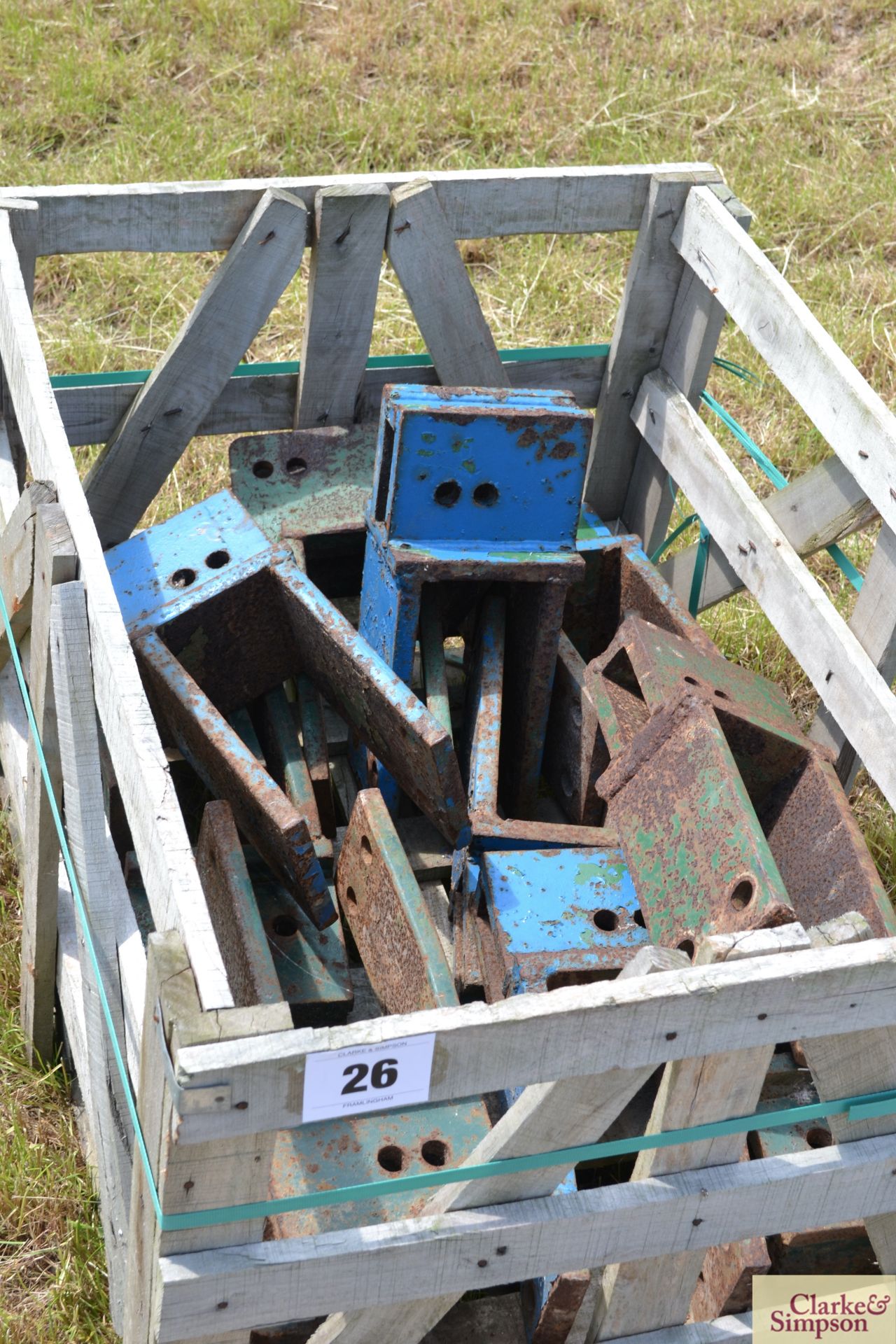 Heavy duty cultivator leg brackets. M - Image 3 of 3