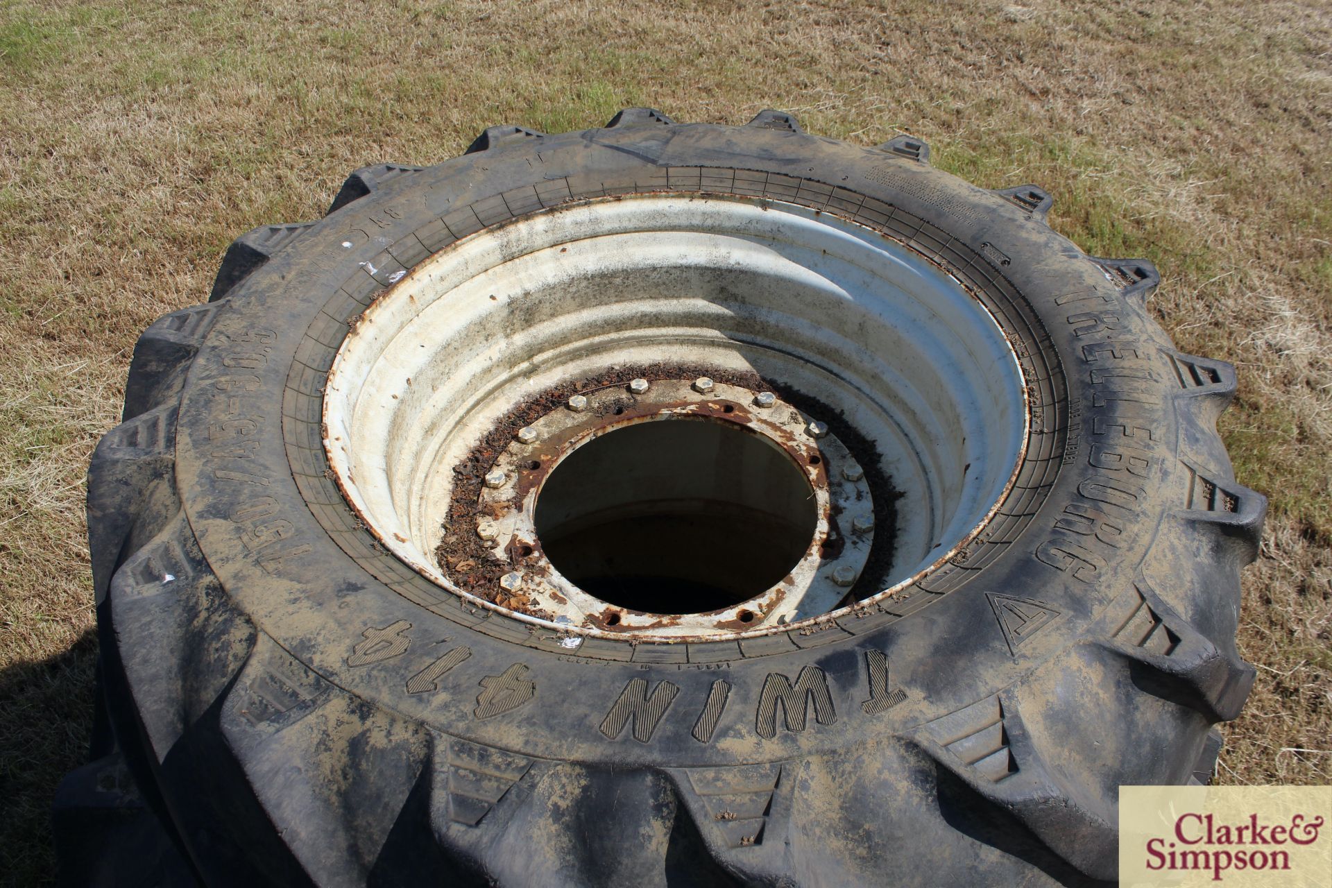 Set of wheels and tyres to fit New Holland. Comprising 850/50-38 rears @ 70% and 750/45-30.5 - Image 5 of 6