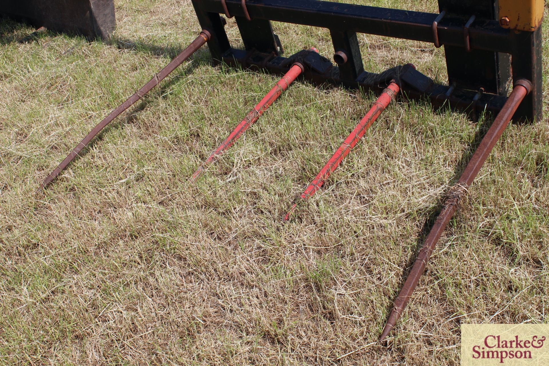 Big bale spike. Sanderson brackets. LH - Image 5 of 9