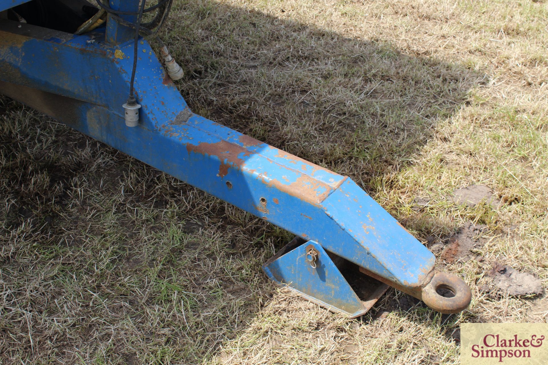 c. 8T farm made twin axle tipping trailer. LH - Image 5 of 12