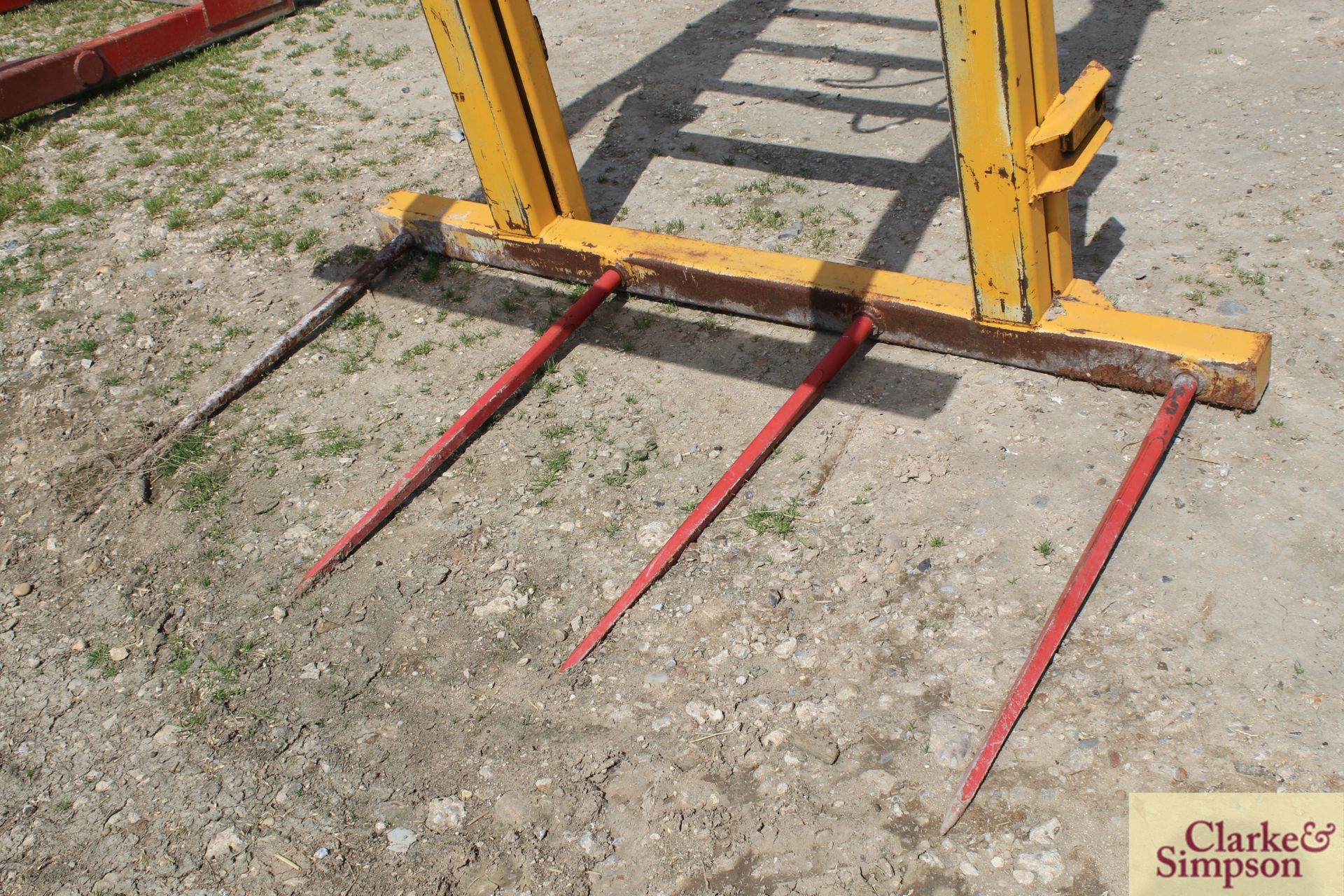 Farm made big bale spike with top squeeze. Matbro cone and pin brackets. LV - Image 5 of 8
