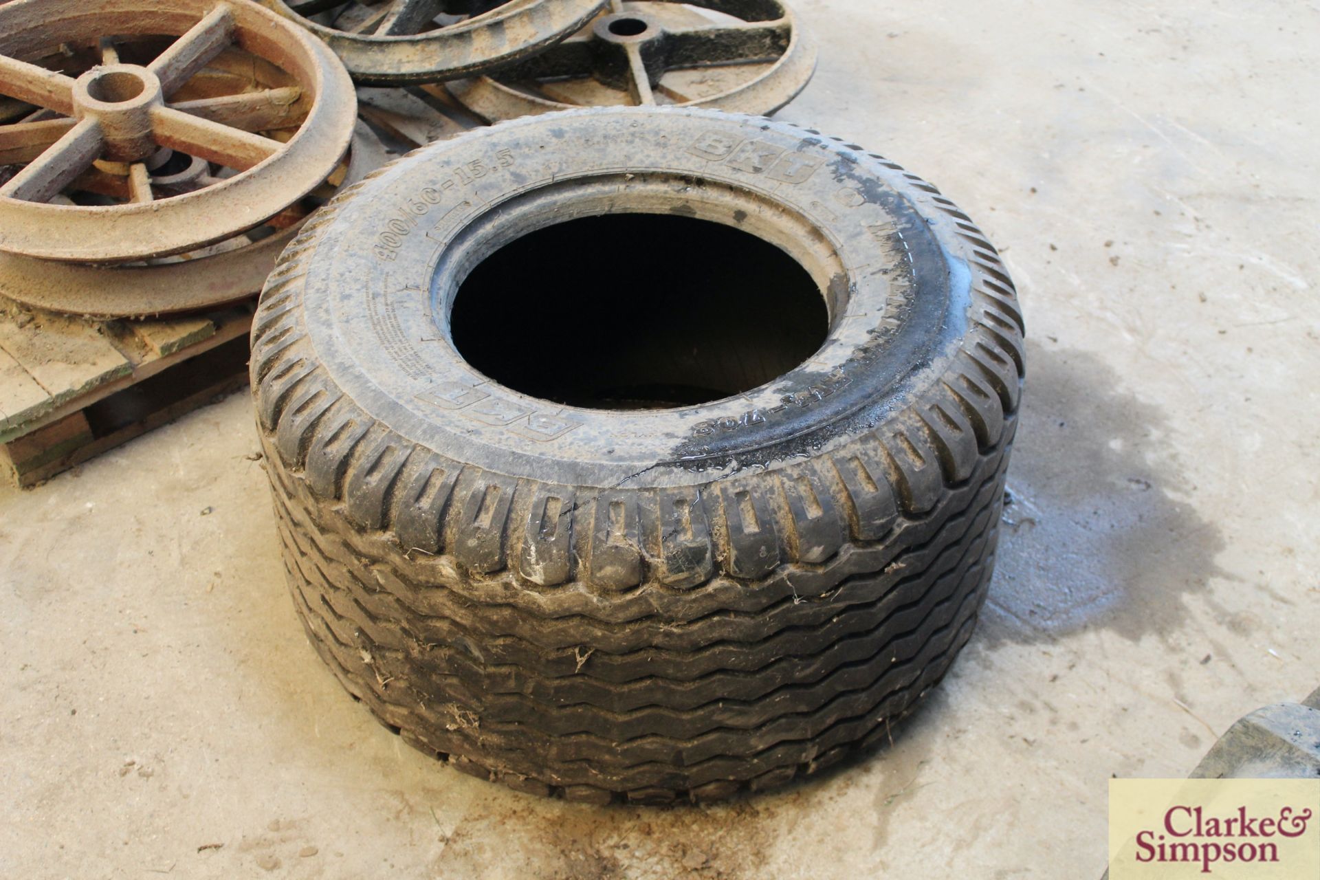 400/60-15.5 tyre. LV - Image 3 of 4