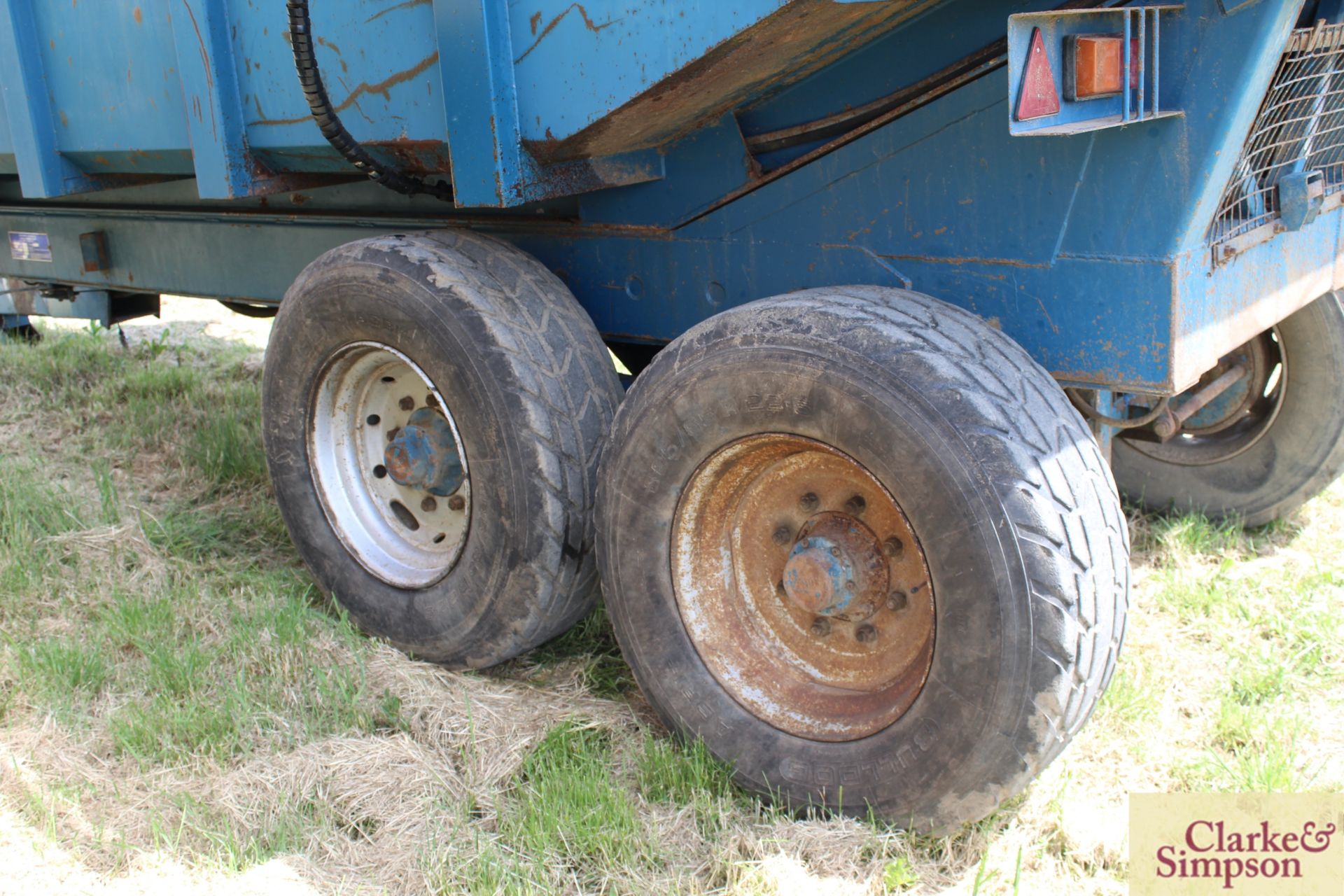 Warwick 14T twin axle dump trailer. 2004. Serial number 1404449. With sprung draw bar, hydraulic - Image 17 of 27