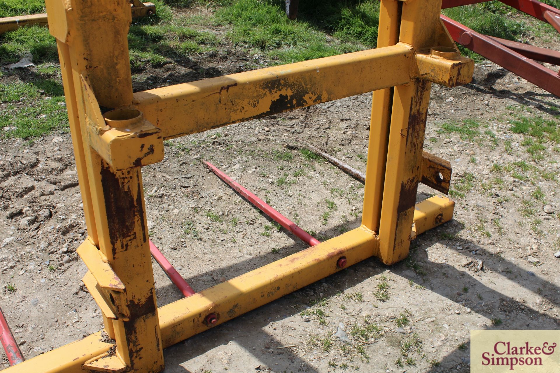 Farm made big bale spike with top squeeze. Matbro cone and pin brackets. LV - Image 8 of 8