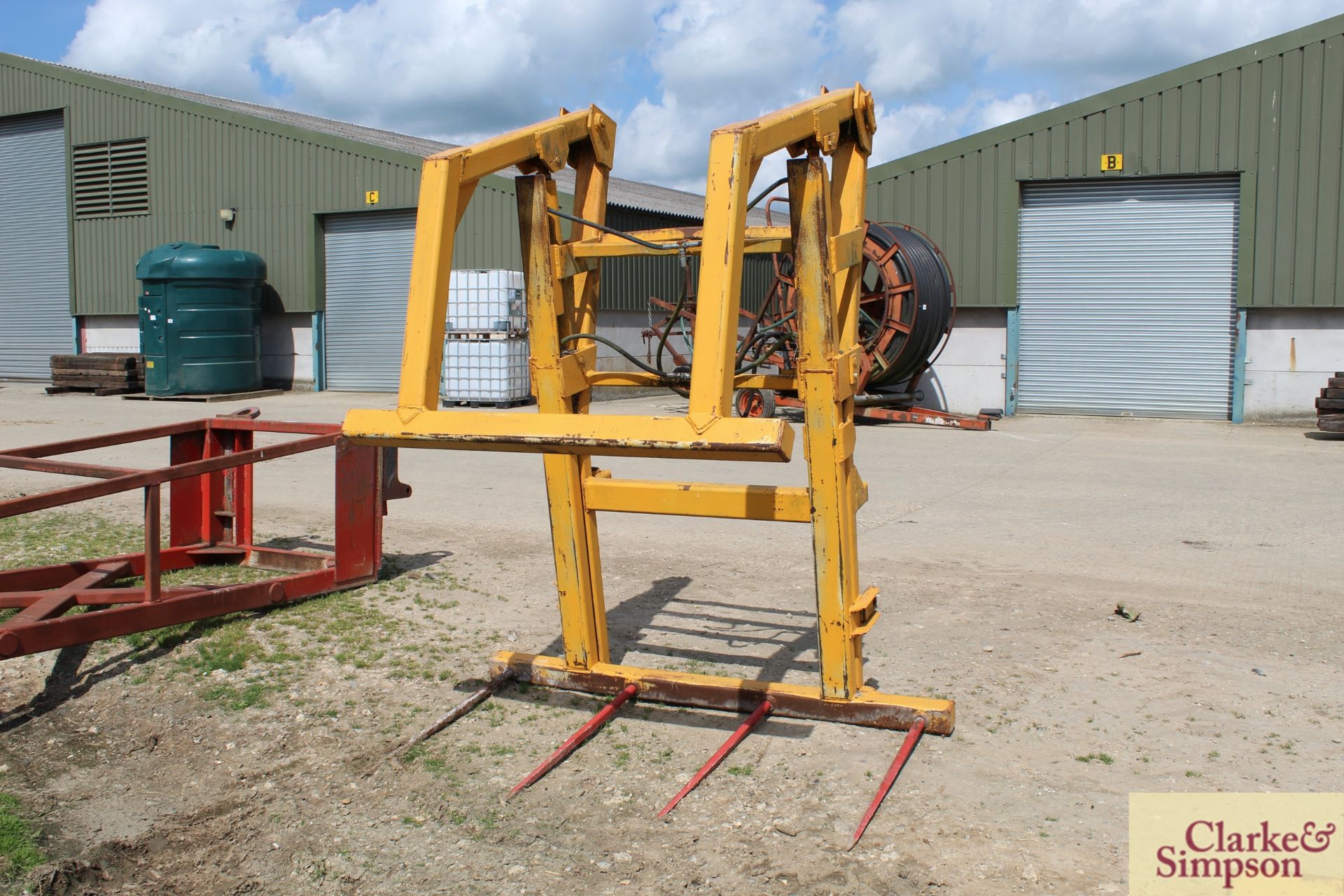 Farm made big bale spike with top squeeze. Matbro cone and pin brackets. LV - Image 4 of 8