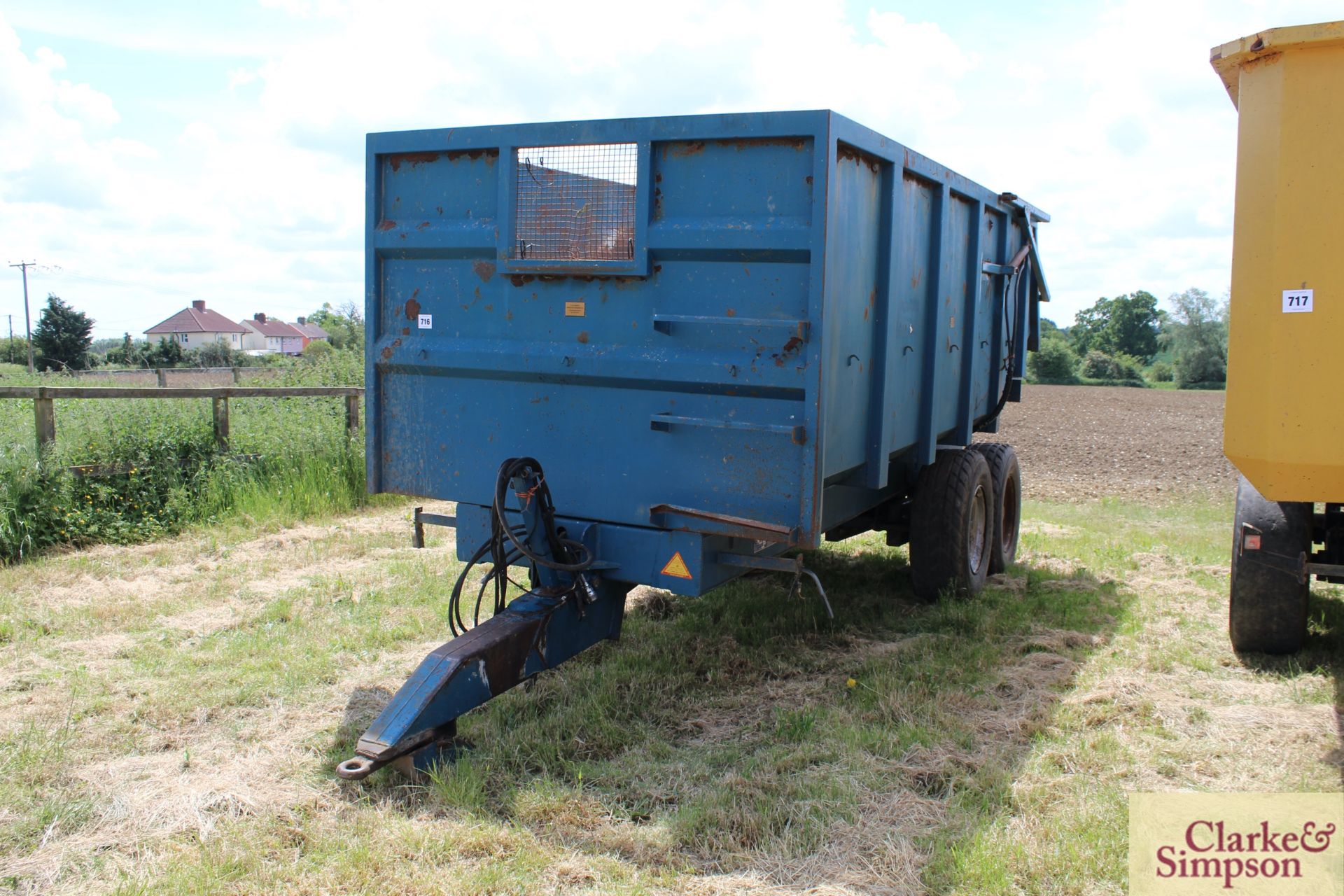 Warwick 14T twin axle dump trailer. 2004. Serial number 1404449. With sprung draw bar, hydraulic - Image 2 of 27