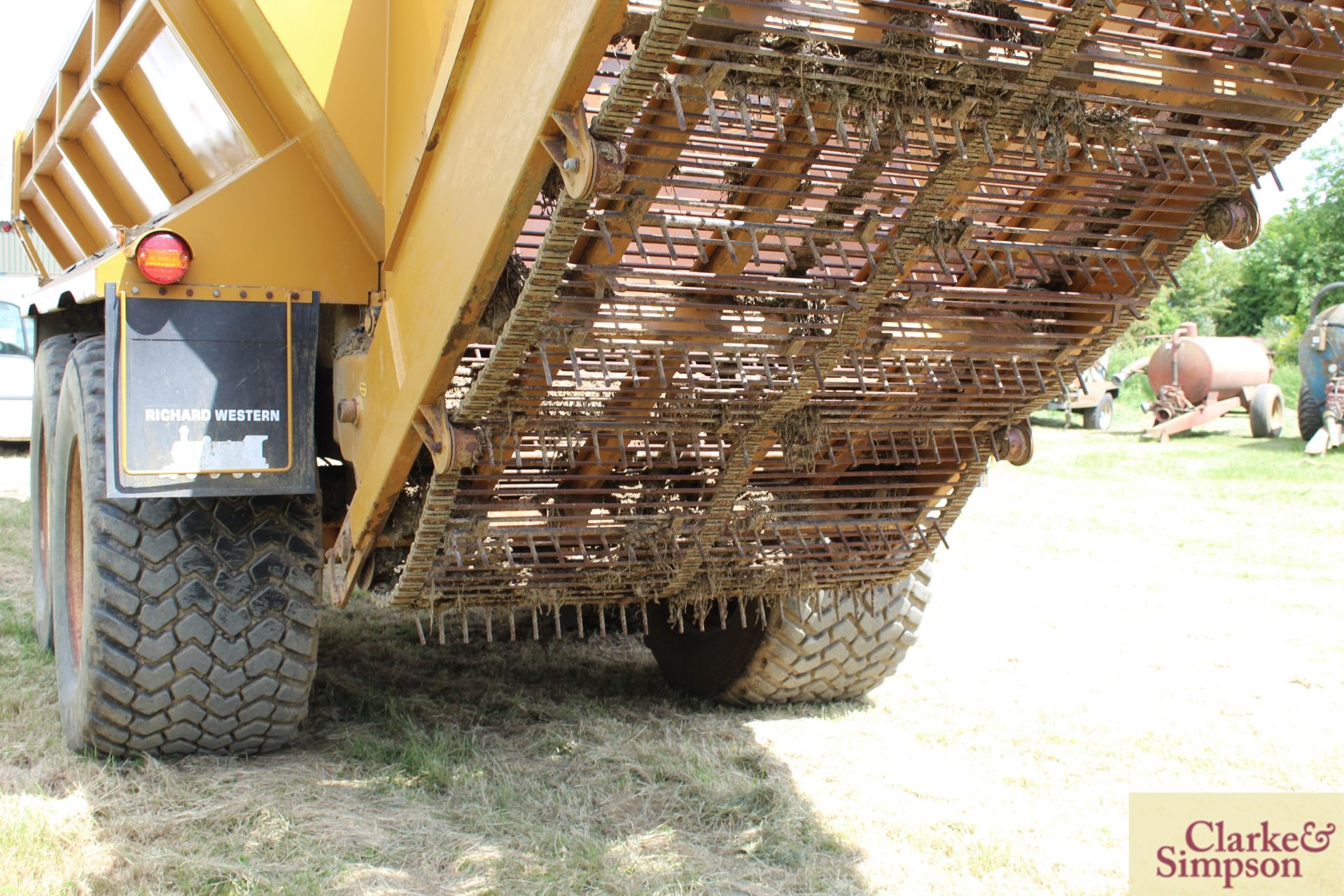 Richard Western BC17 18T twin axle sugar beet chaser. Serial number 15032. With rear unloading - Image 21 of 35