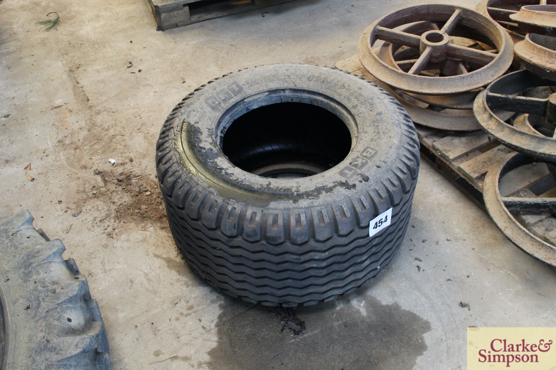 400/60-15.5 tyre. LV