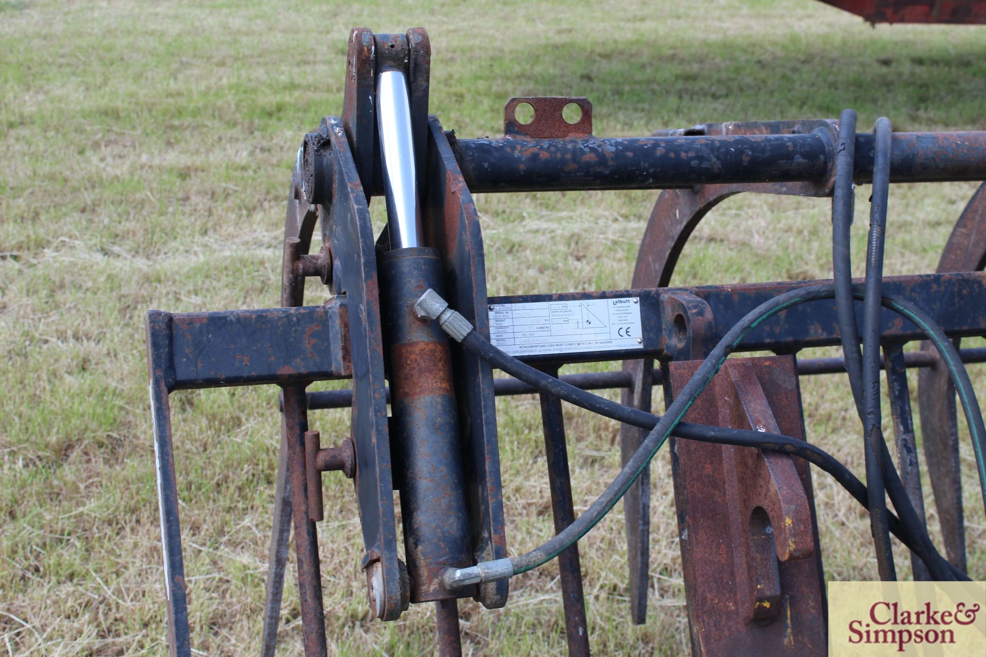 Albutt muck grab. 06/2004. JCB Q-Fit brackets. LH - Image 6 of 11