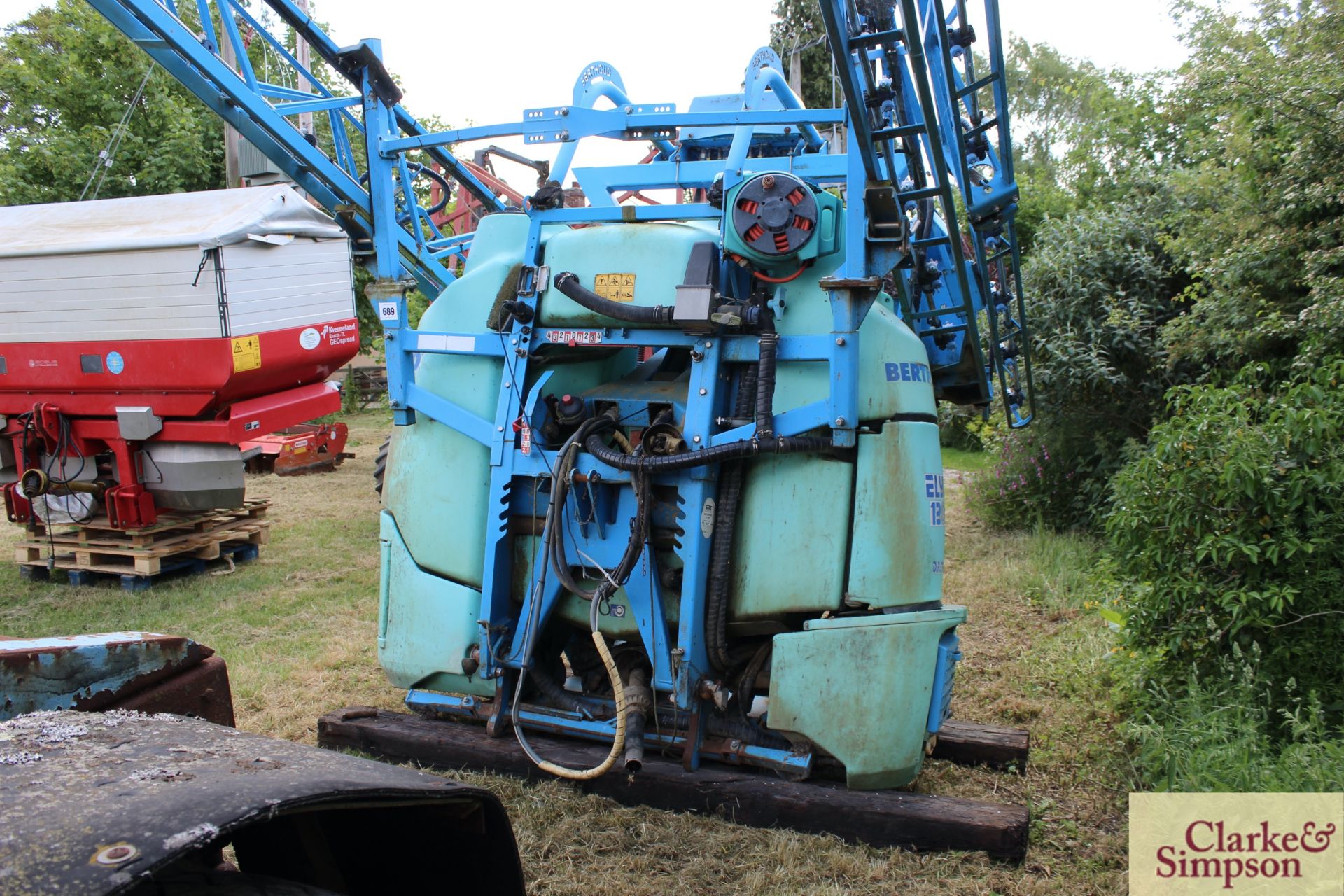 Berthoud Elyte DP-Tronic 1,200L 24m mounted sprayer. Model ELIVE12AX24. 10/2006. Serial number - Image 3 of 11