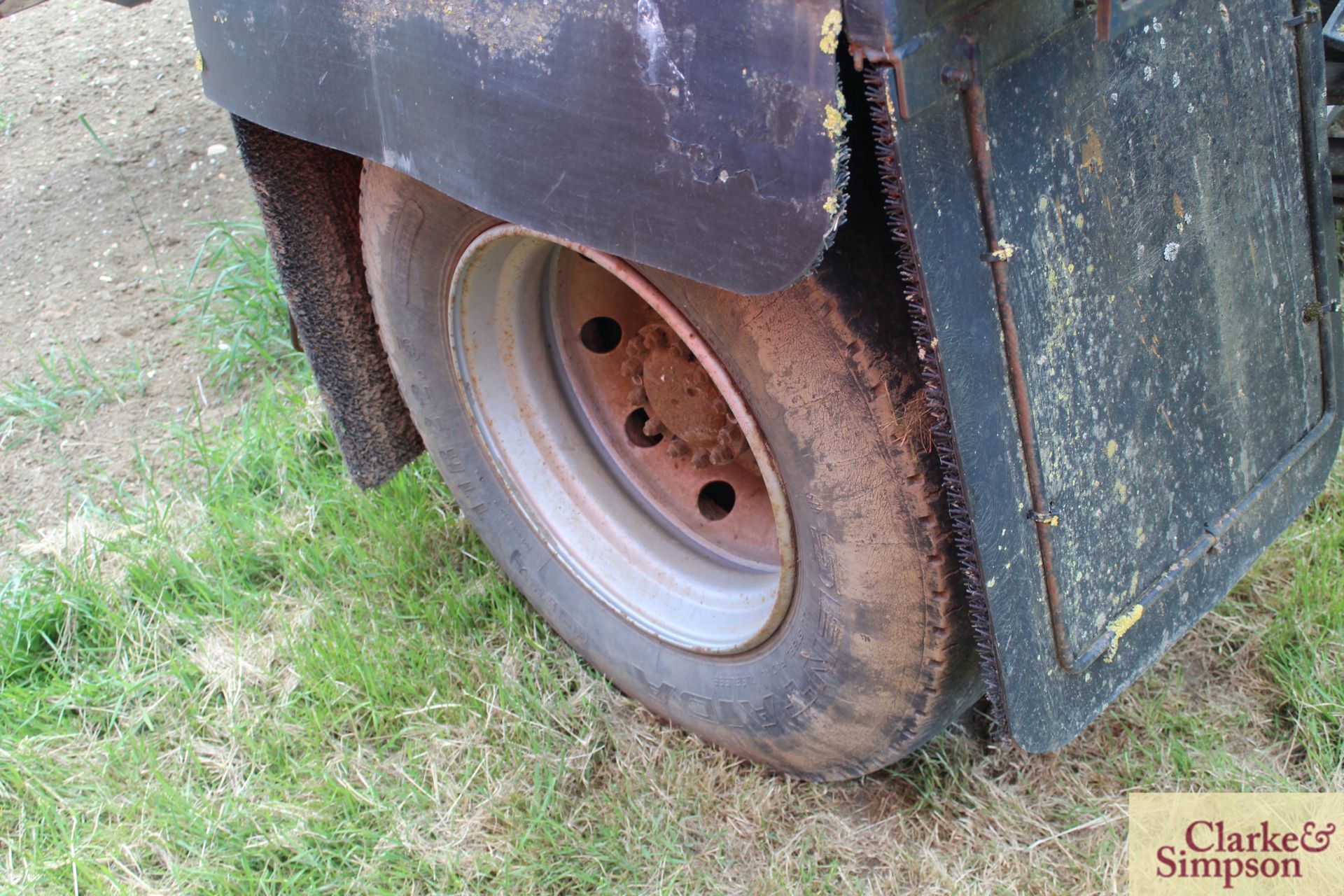 27ft single axle beaver tail trailer. Ex-lorry conversion. With full width mesh ramp and air brakes. - Image 9 of 12