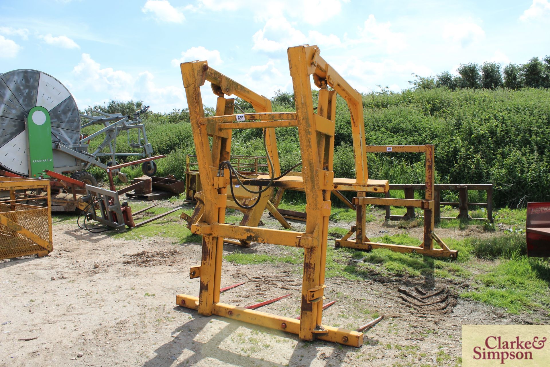 Farm made big bale spike with top squeeze. Matbro cone and pin brackets. LV - Image 2 of 8