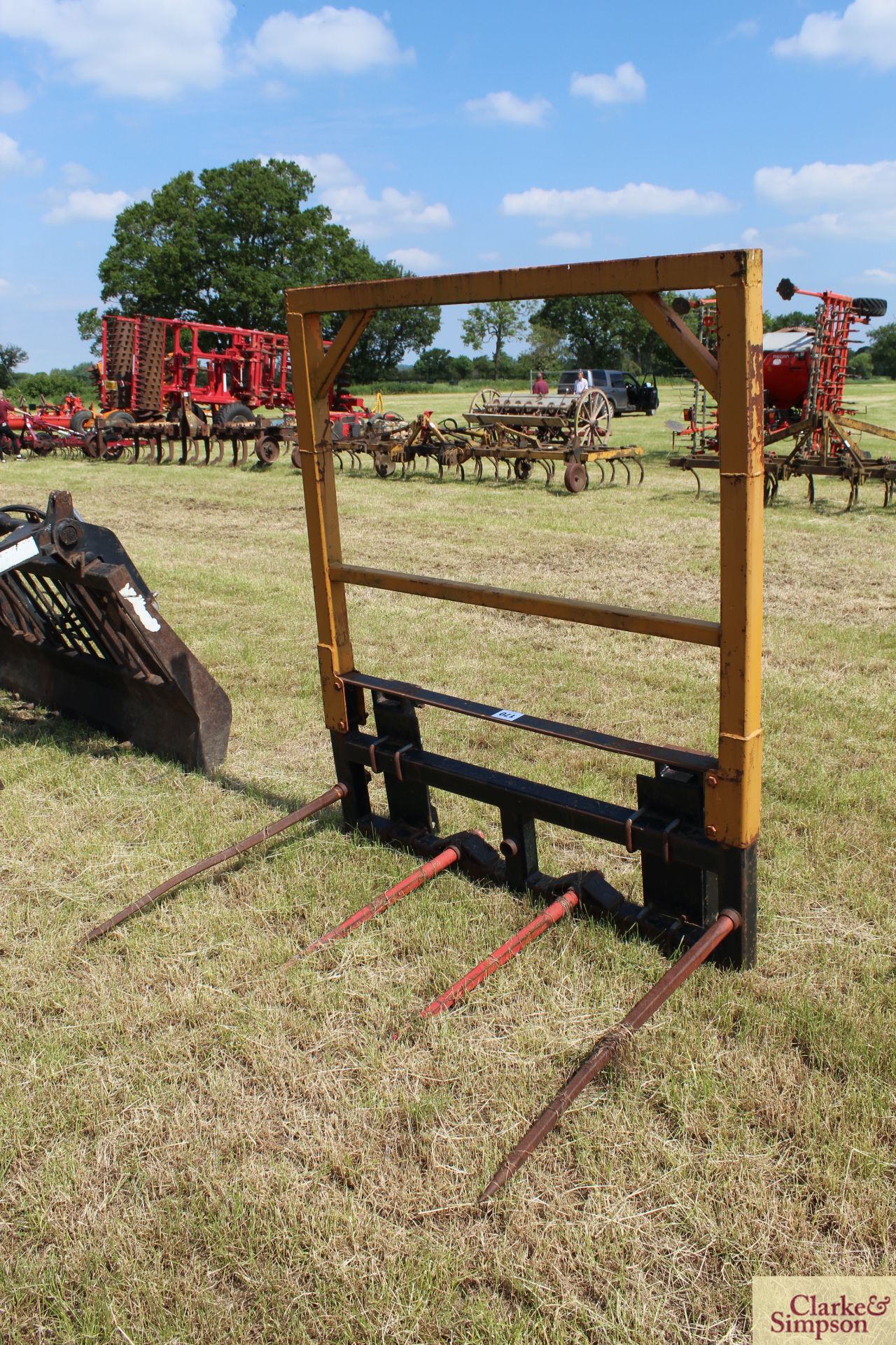 Big bale spike. Sanderson brackets. LH - Image 4 of 9