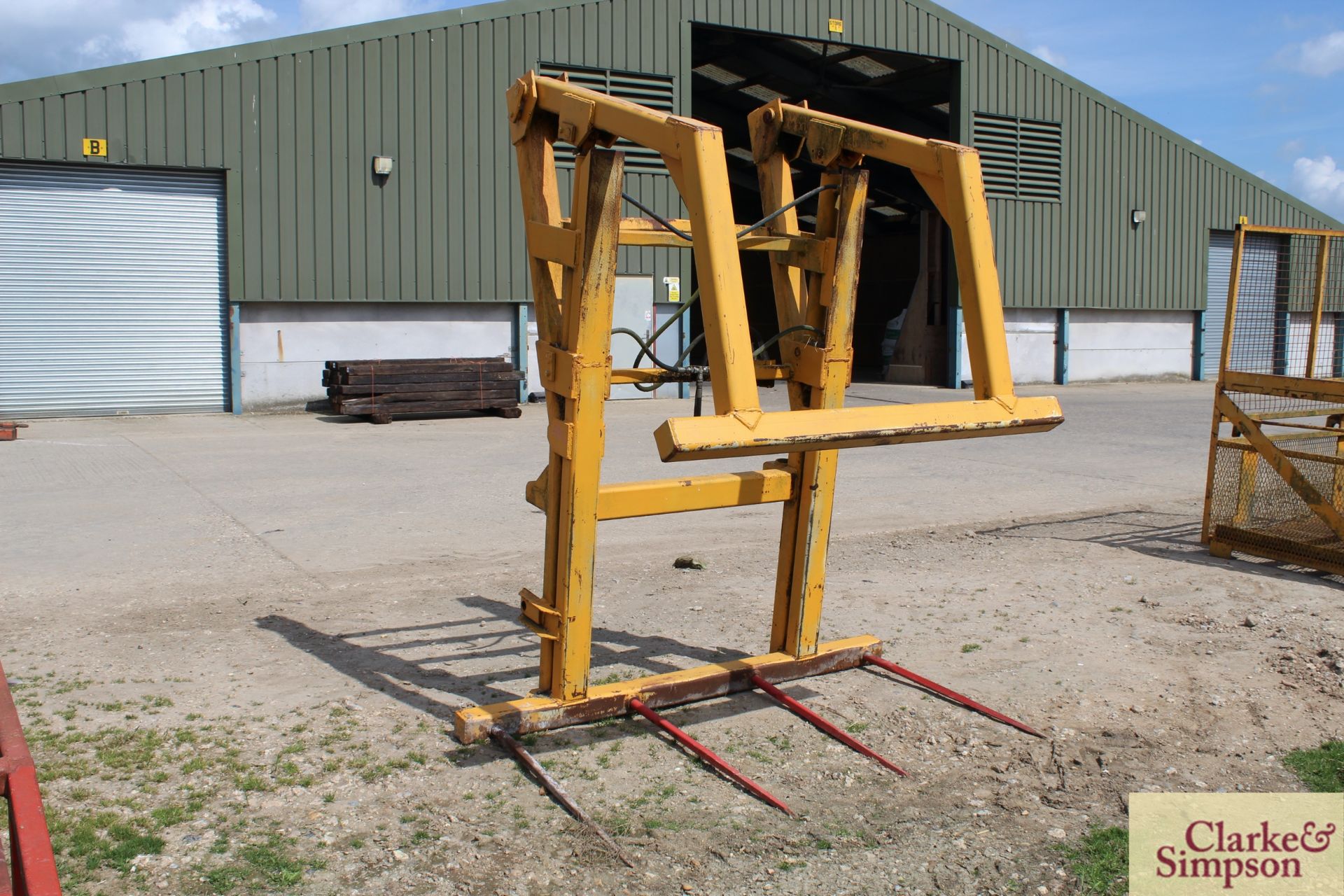Farm made big bale spike with top squeeze. Matbro cone and pin brackets. LV - Image 3 of 8