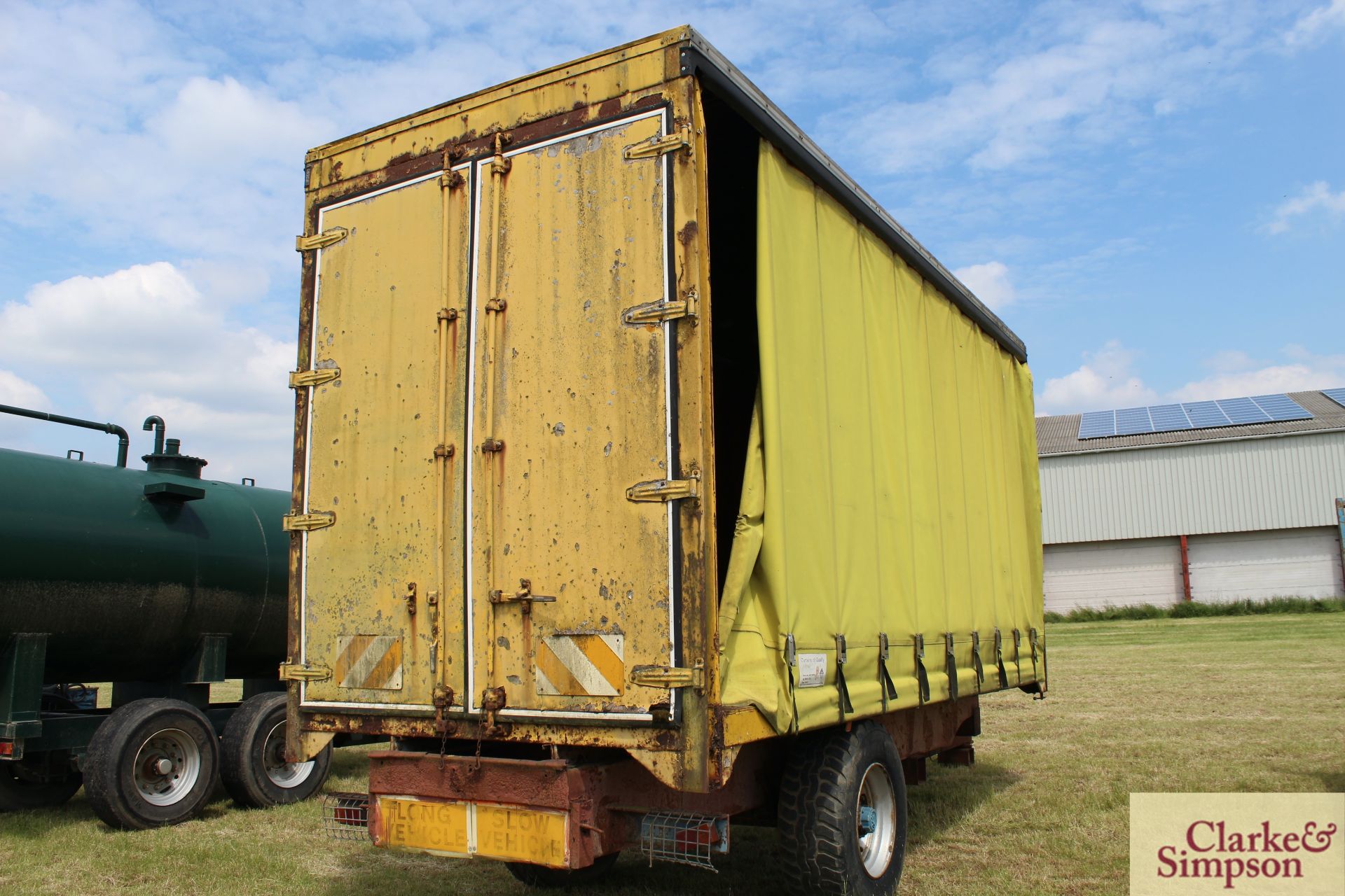 20ft curtain side single axle trailer. With super single wheels and tyres with barn doors. LH - Image 4 of 13