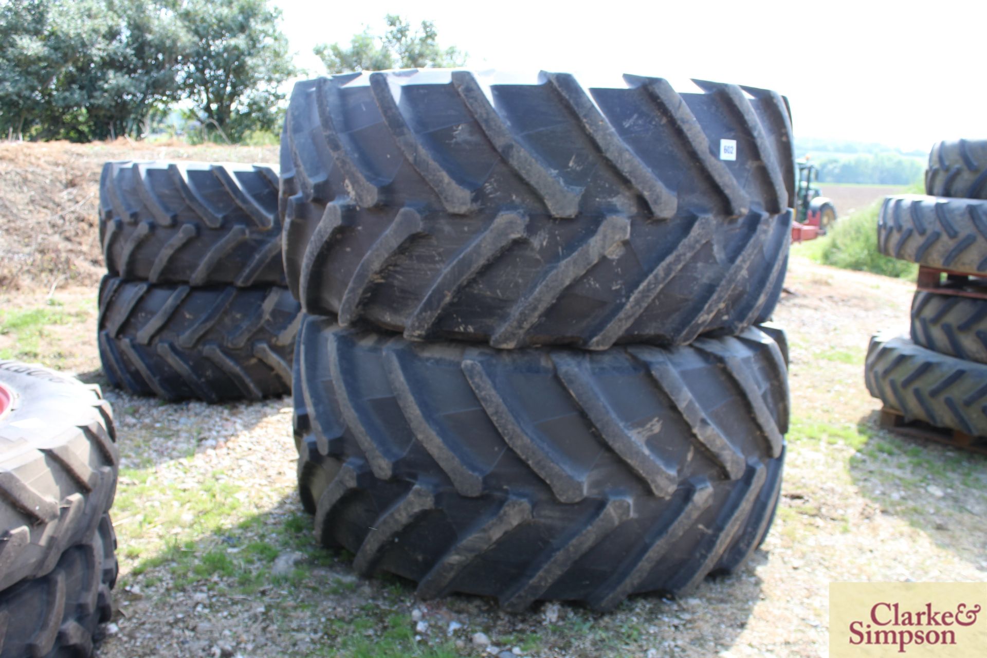 Set of flotation wheels and tyres to fit Claas. Comprising 900/60R42 rears @ 80% and 710/60R34 - Image 2 of 4