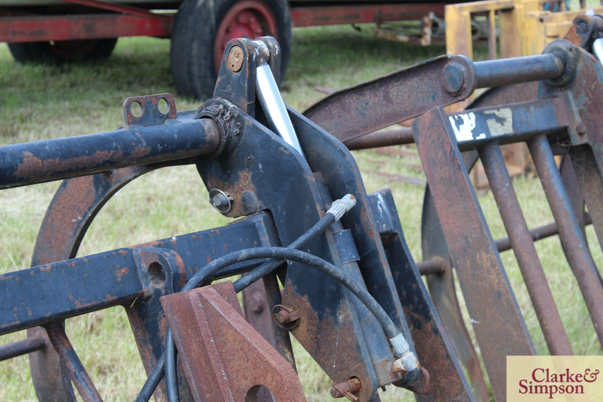 Albutt muck grab. 06/2004. JCB Q-Fit brackets. LH - Image 8 of 11