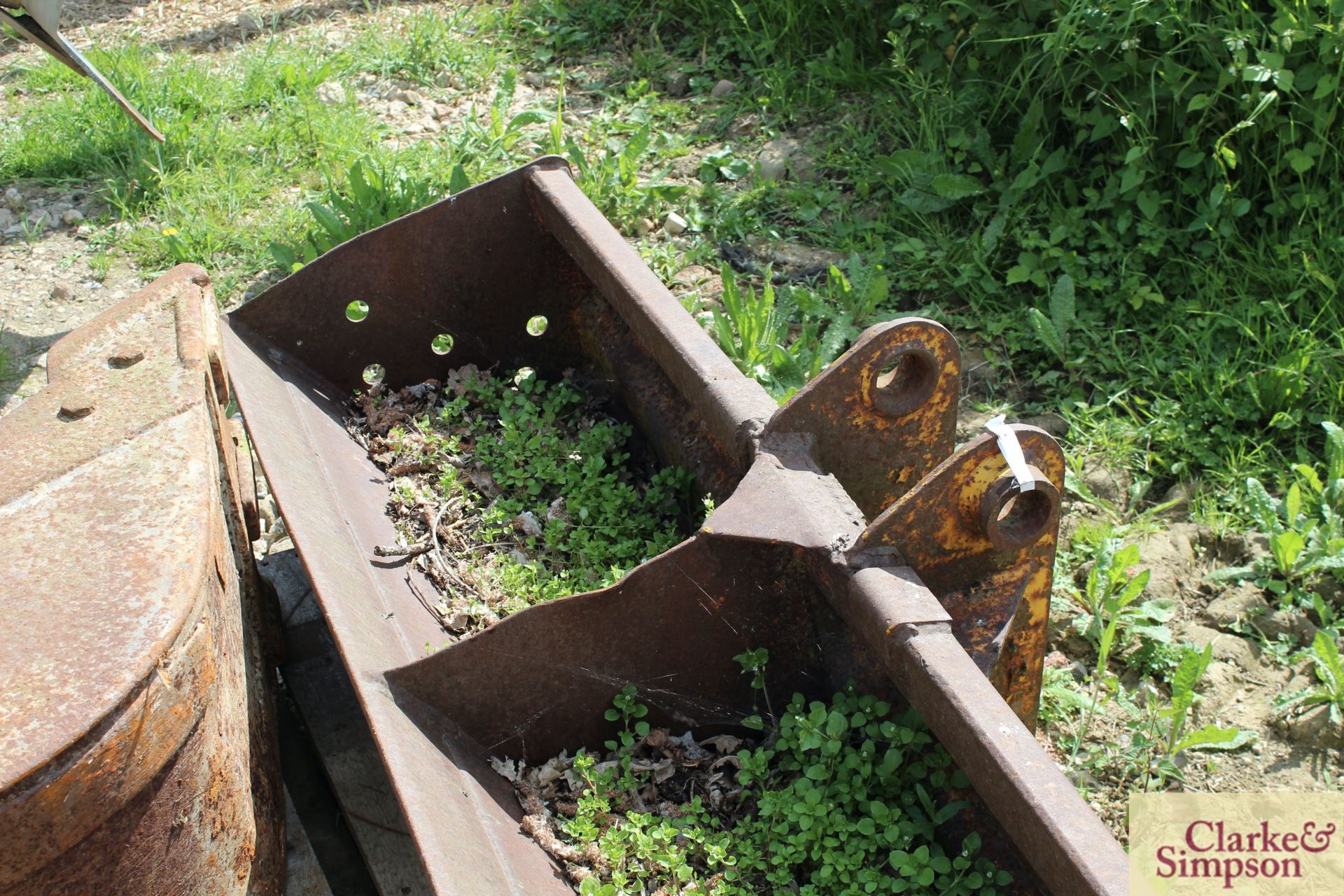 2x digger buckets. LV - Image 4 of 5