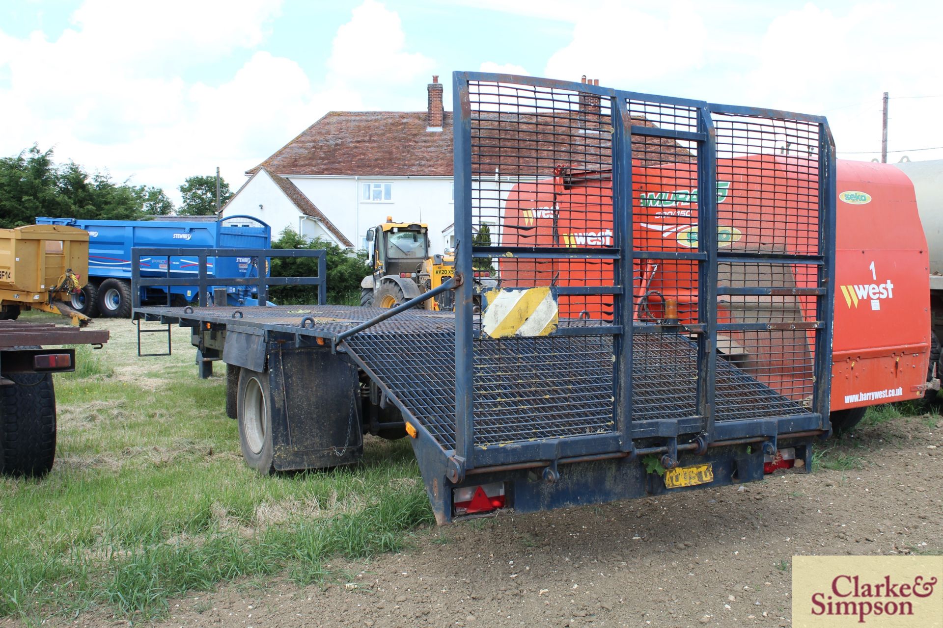 27ft single axle beaver tail trailer. Ex-lorry conversion. With full width mesh ramp and air brakes. - Image 3 of 12