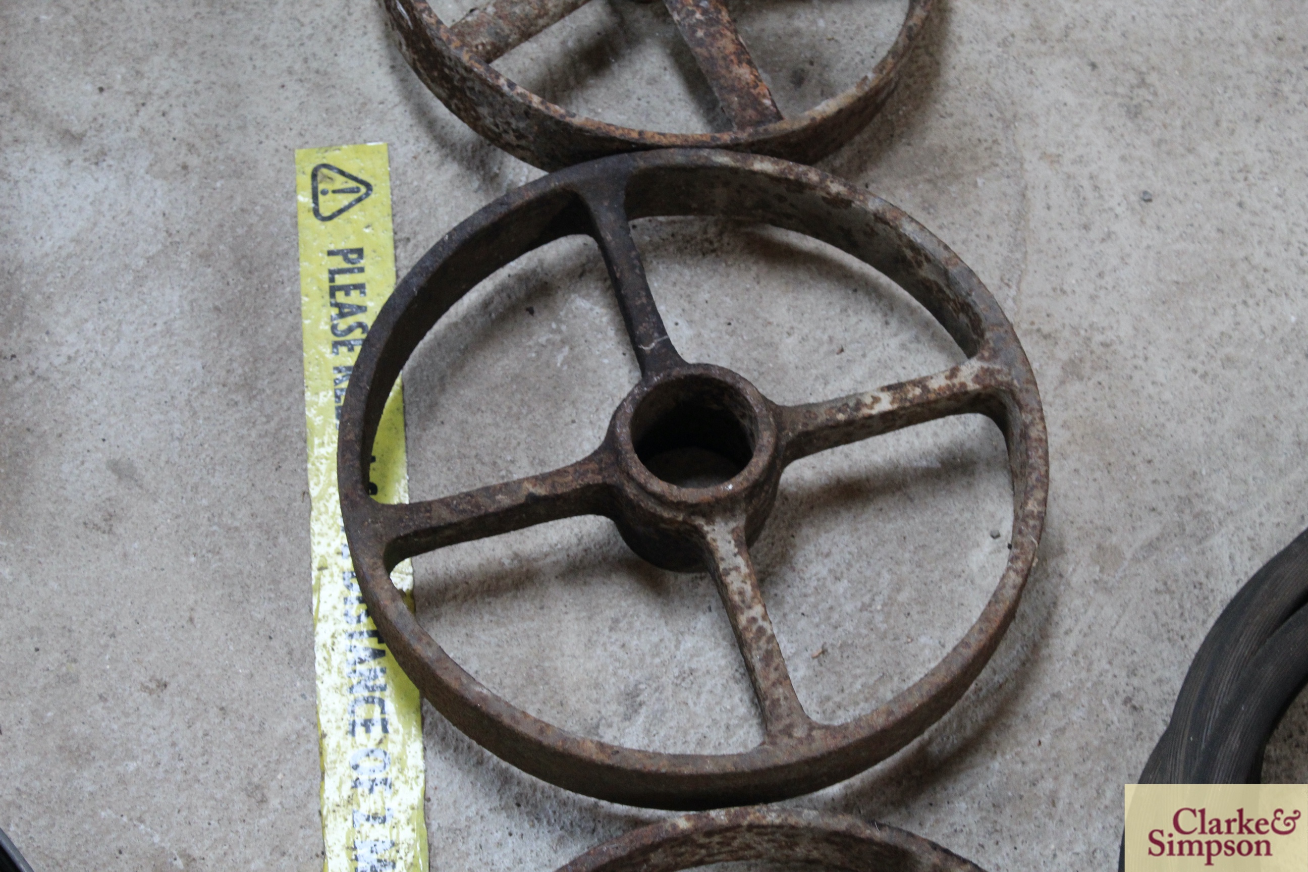 A pair of cast iron shepherd hut wheels with axles - Image 3 of 5