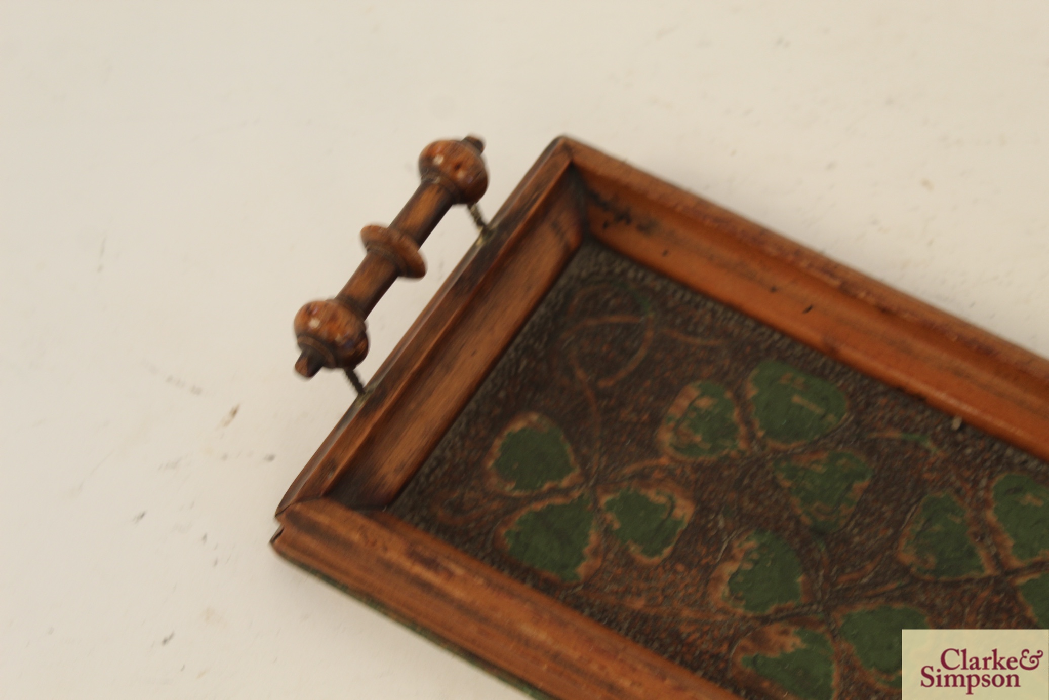 A small wooden two handled tray with clover leaf d - Image 2 of 7