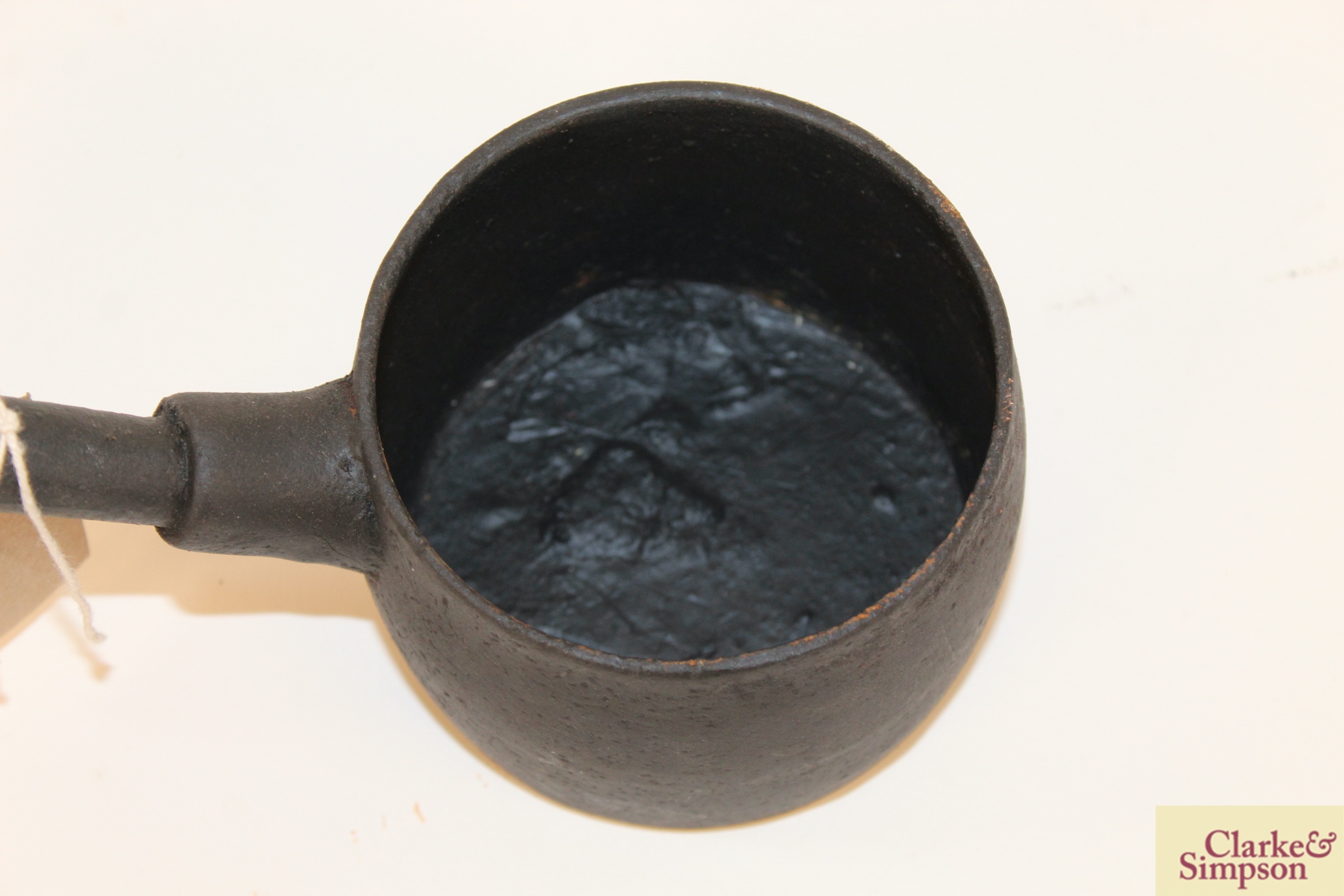 A small vintage cast iron saucepan having rounded - Image 3 of 7