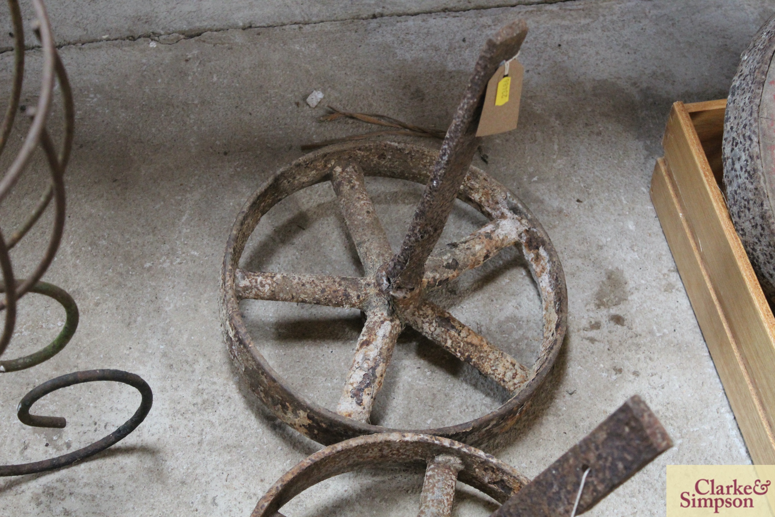 A pair of cast iron shepherd hut wheels with axles - Image 5 of 5