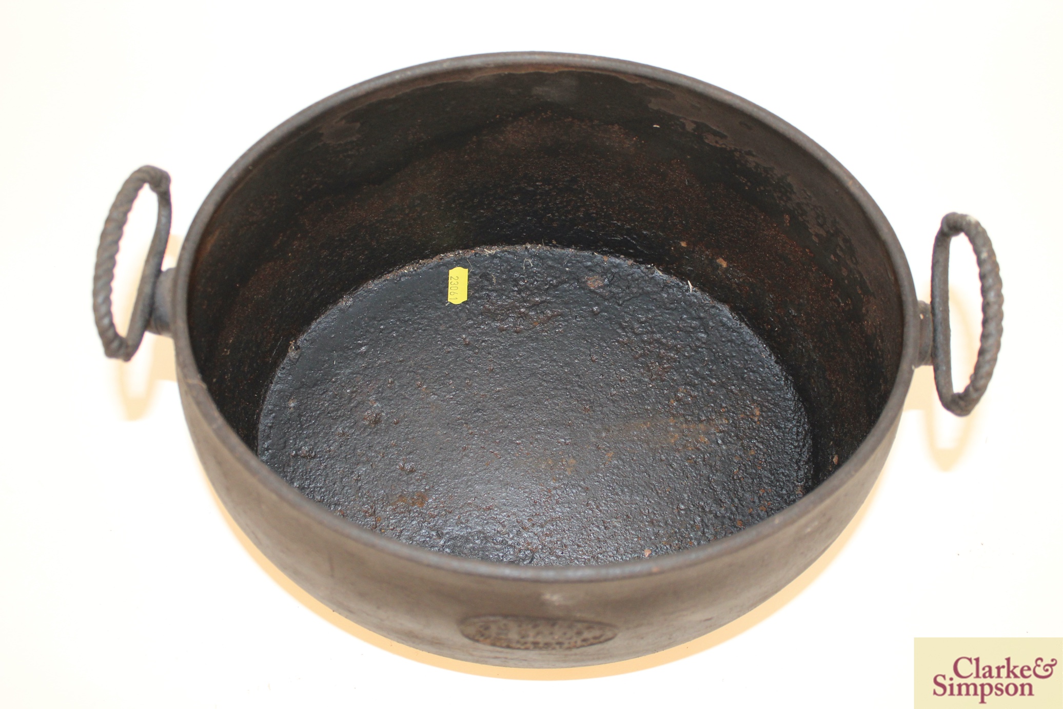 An oval cast iron cauldron / cooking pot by Pugh & - Image 4 of 8