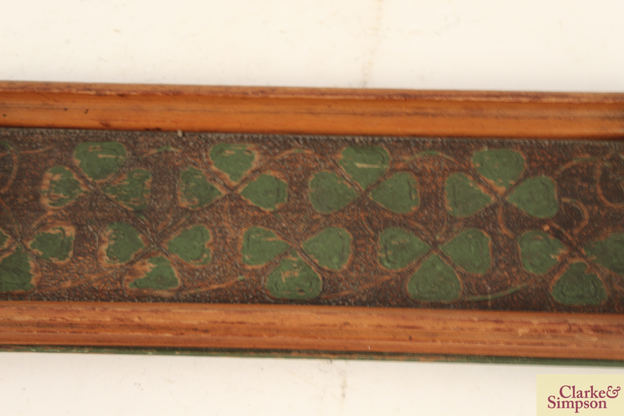 A small wooden two handled tray with clover leaf d - Image 3 of 7
