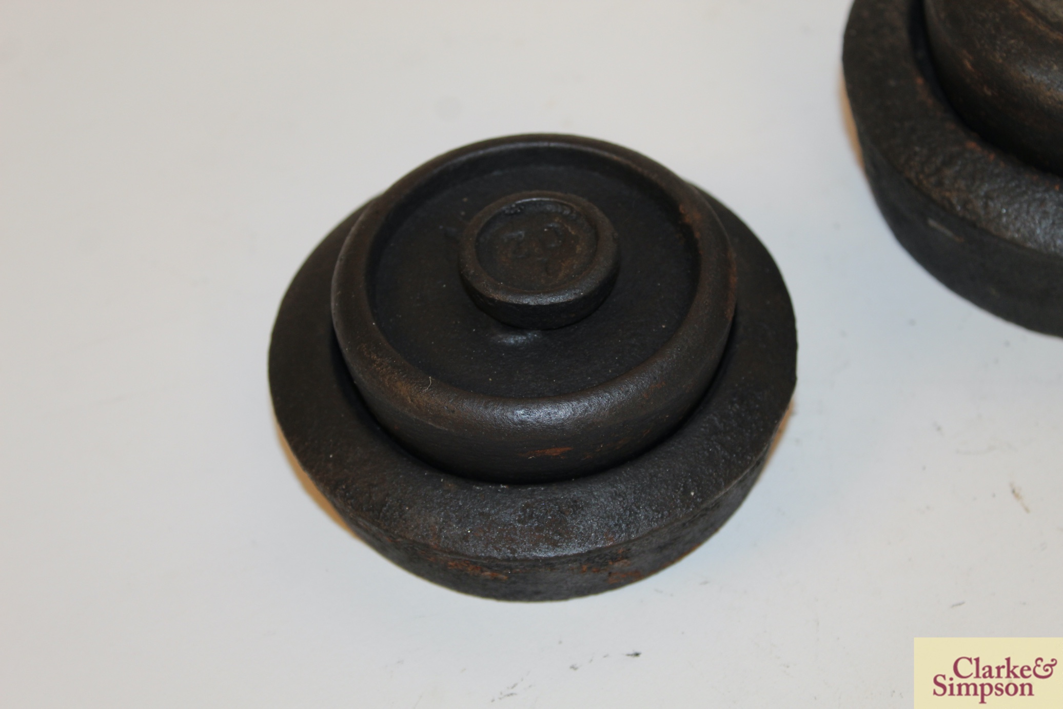 A collection of various iron shop scale weights - Image 2 of 5