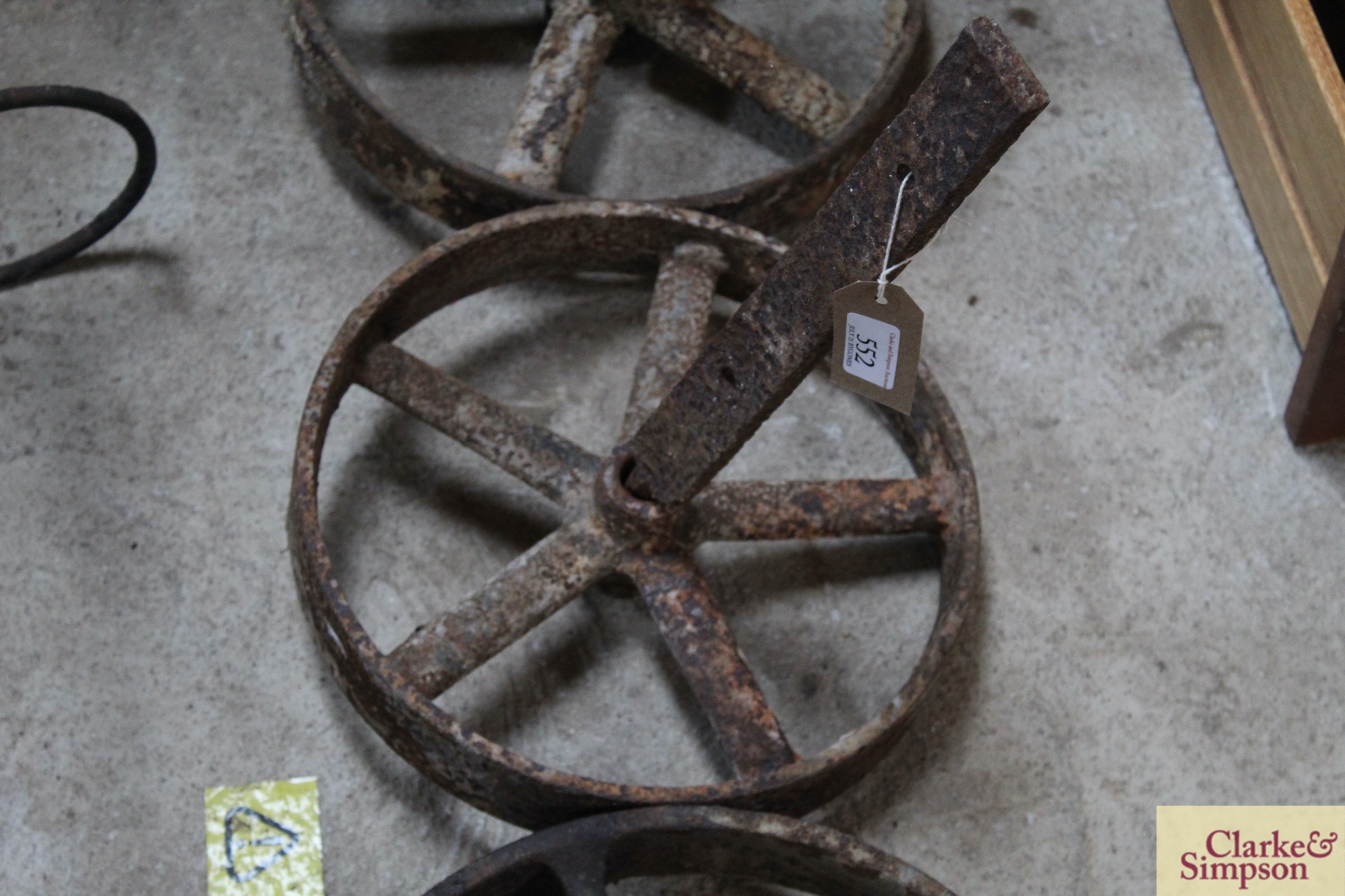 A pair of cast iron shepherd hut wheels with axles - Image 4 of 5