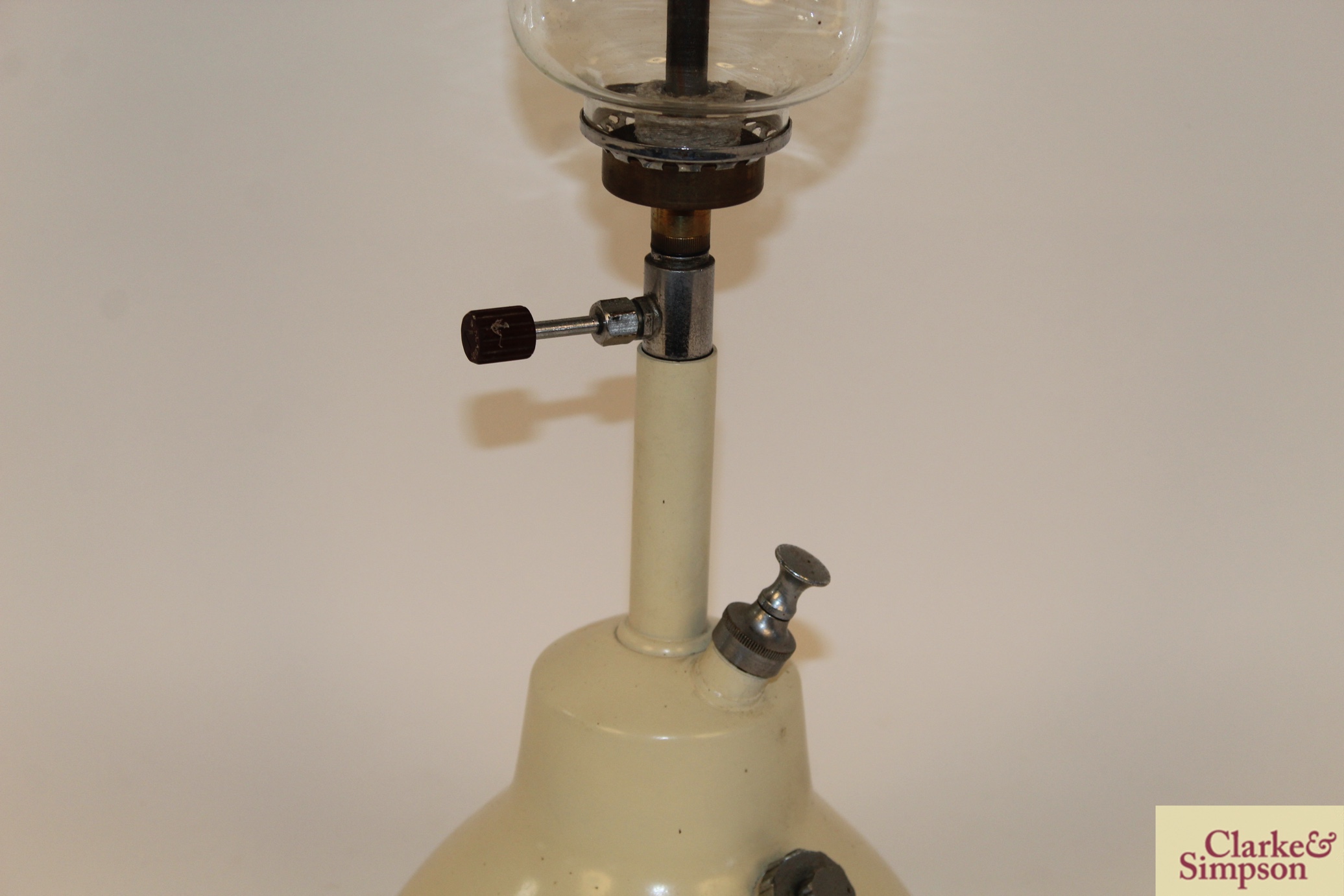A Vaperlux table lamp - Image 4 of 10
