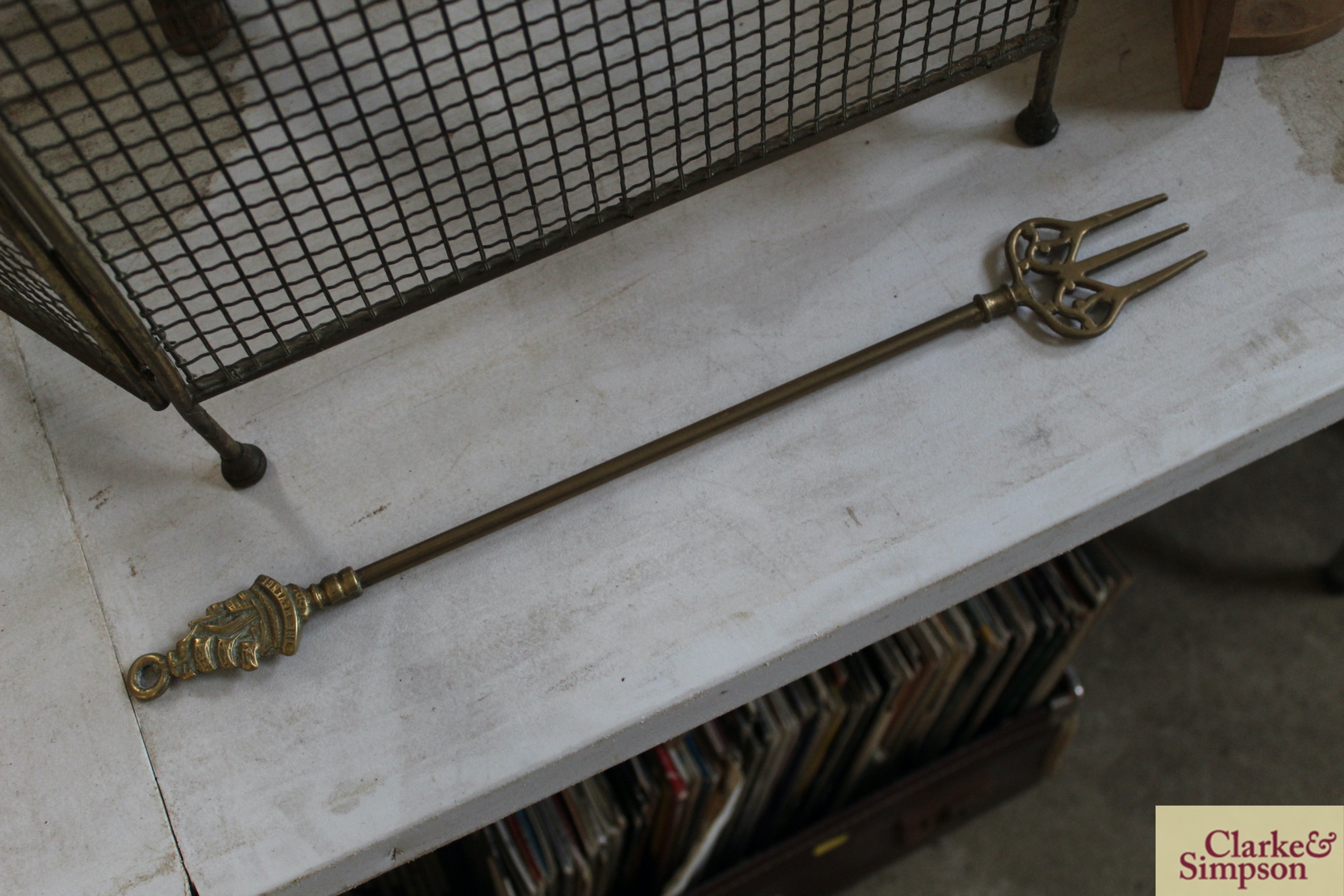 A folding brass spark guard and a toasting fork - Image 2 of 4